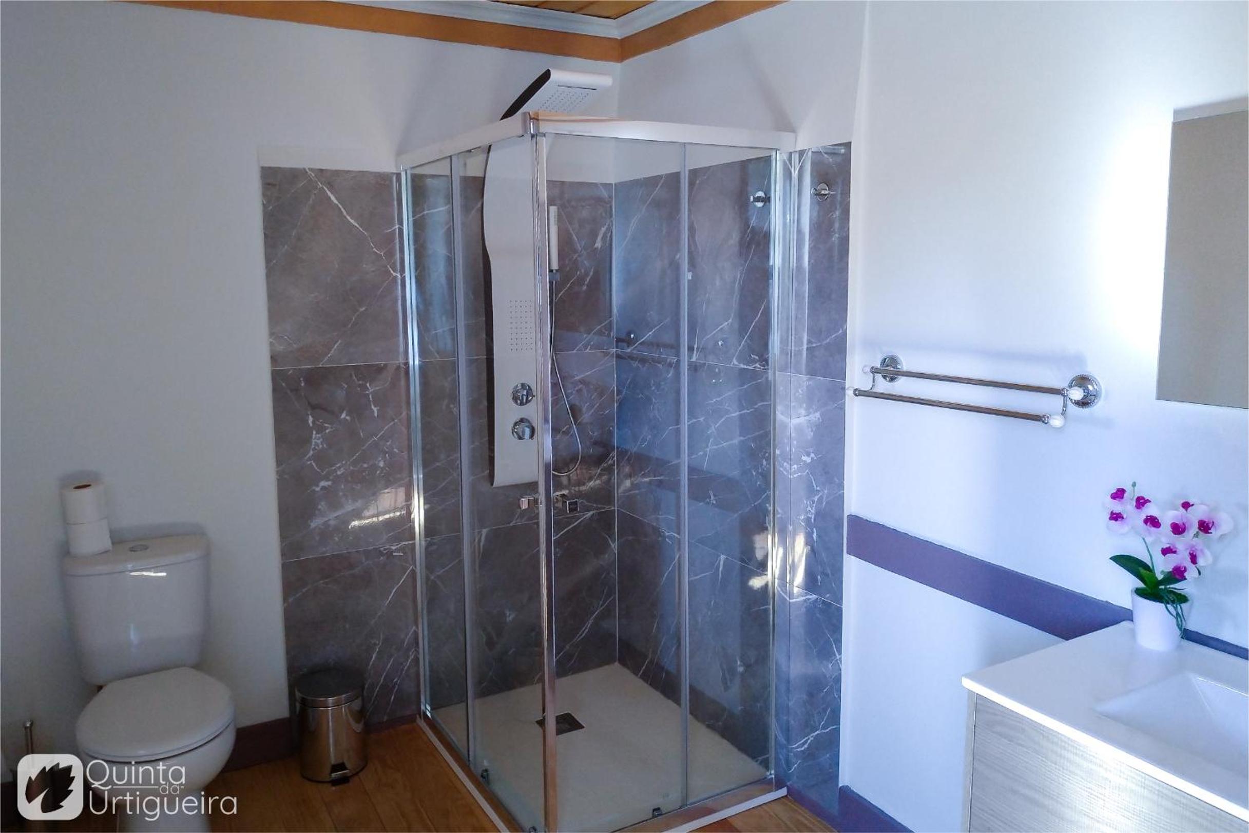 Suite - Photo 7