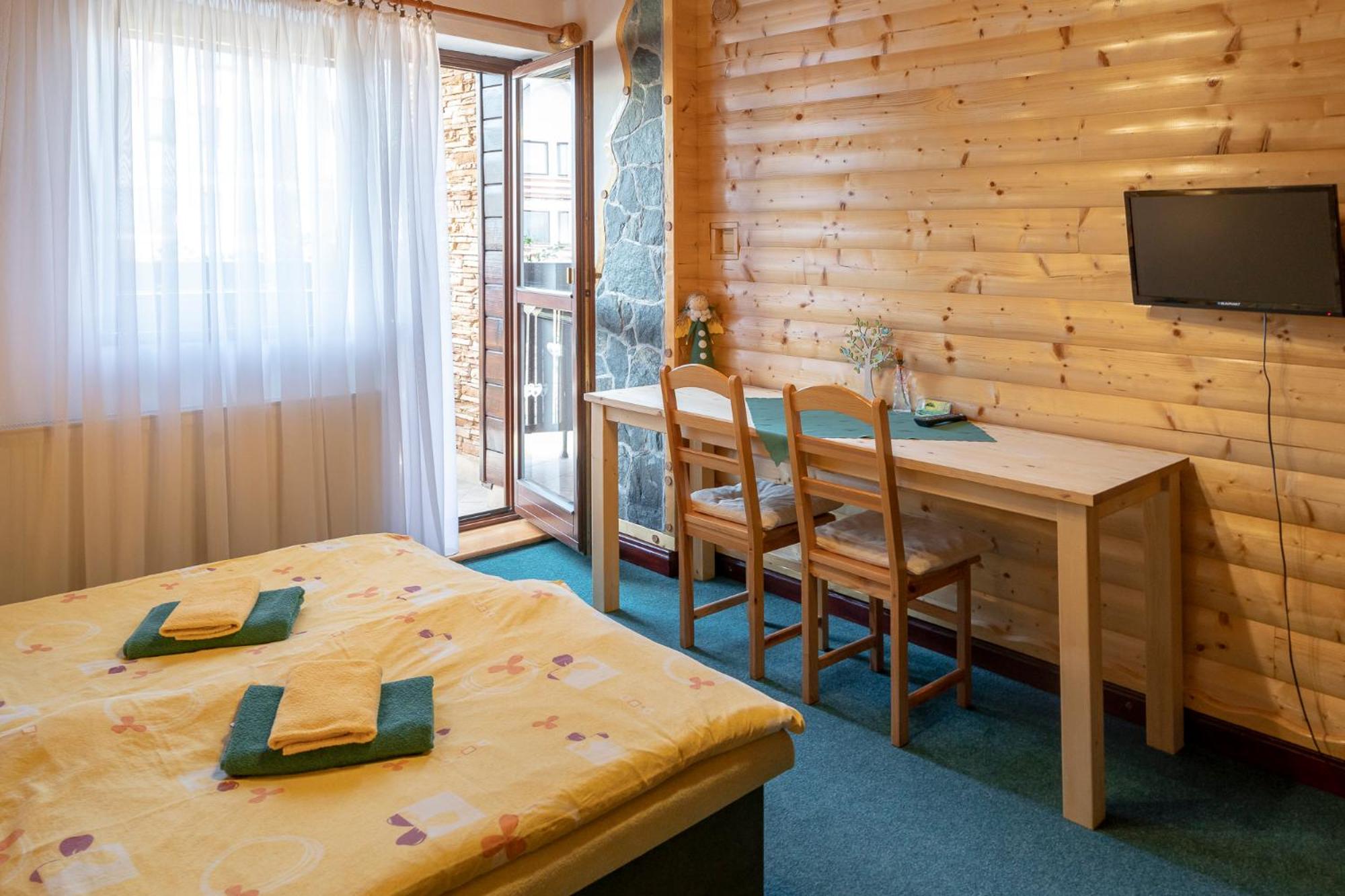 Double or Twin Room with Mountain View photo 3