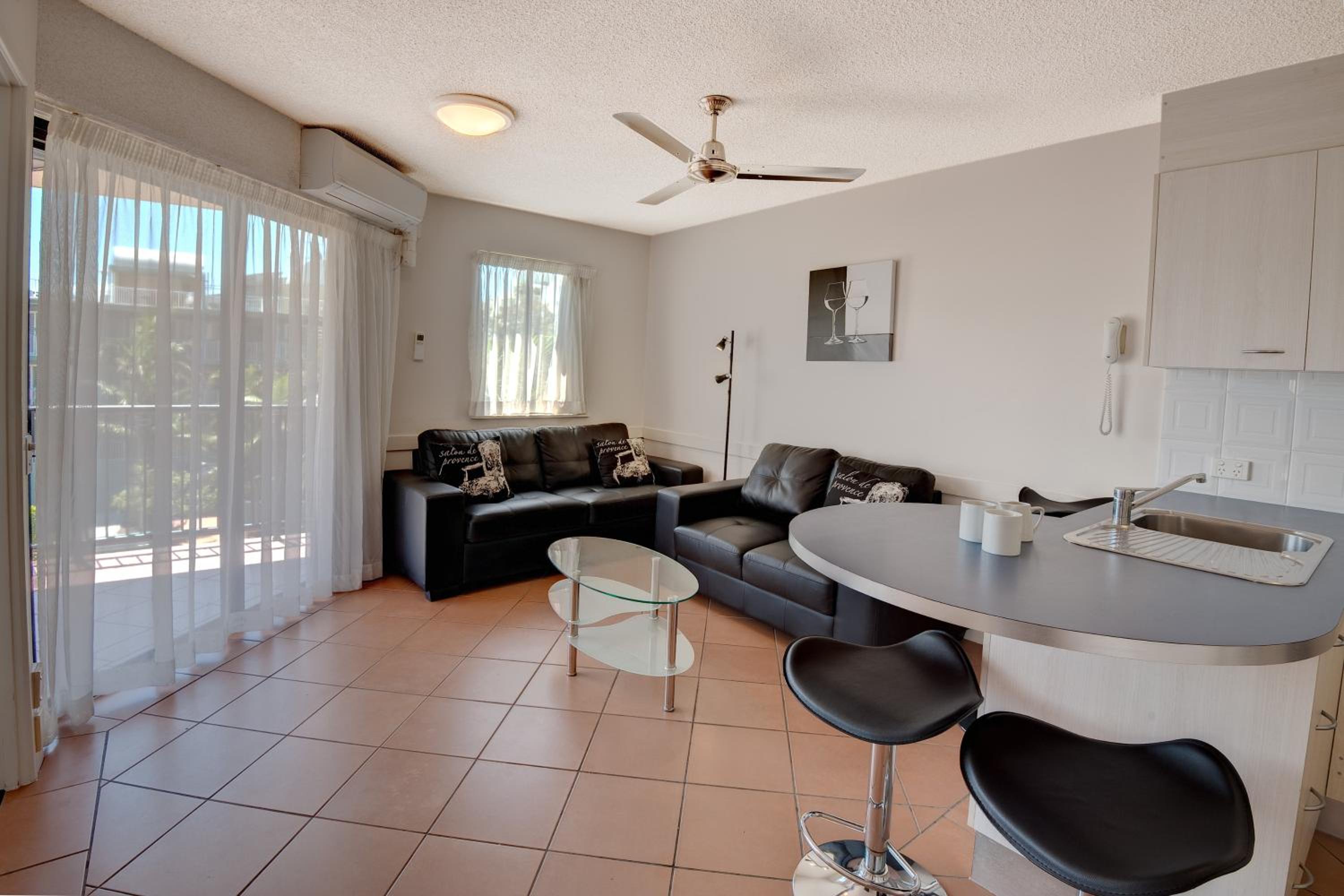 Two-Bedroom Apartment with 2 Queen Beds photo 1