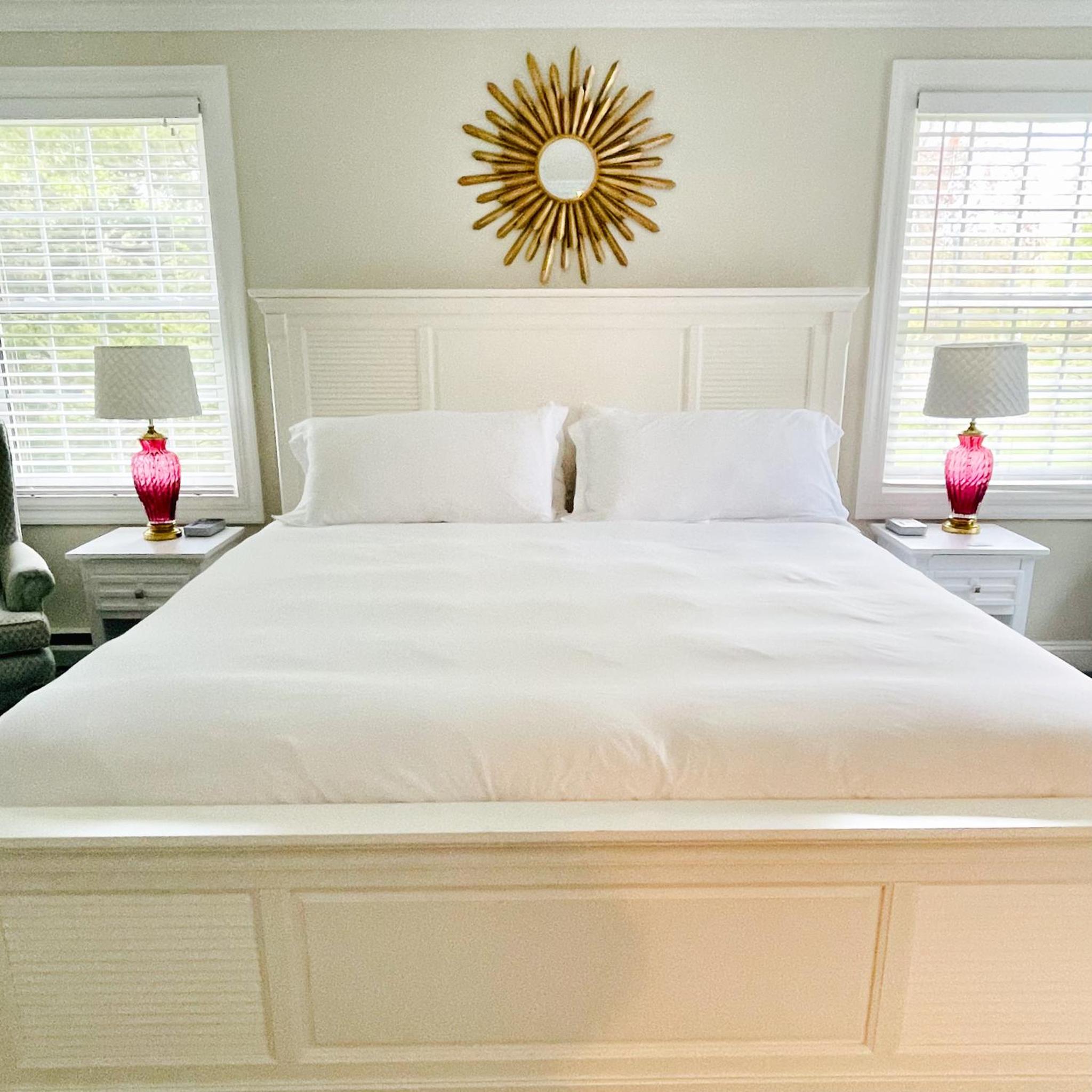 1st Floor King Guestroom - Photo 3