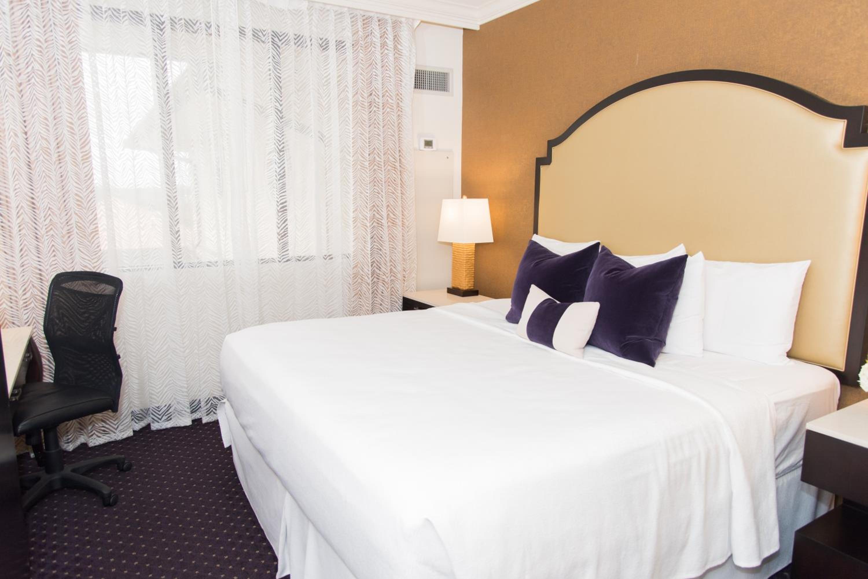 Standard King Room photo 1