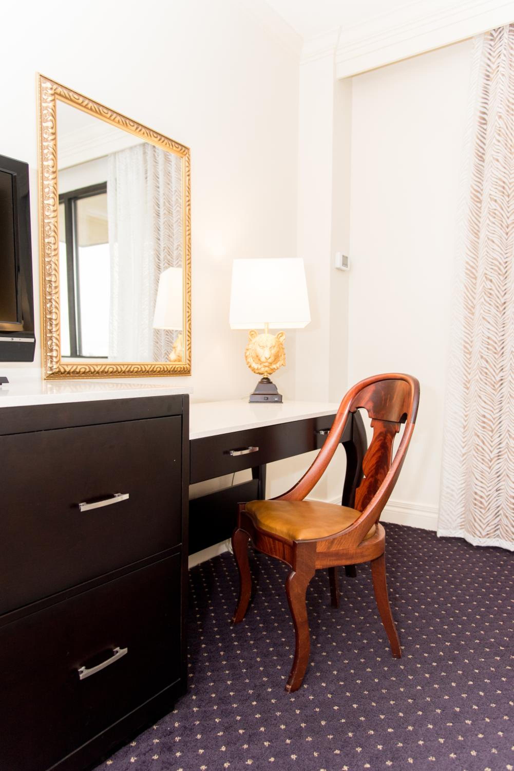 Standard King Room photo 3