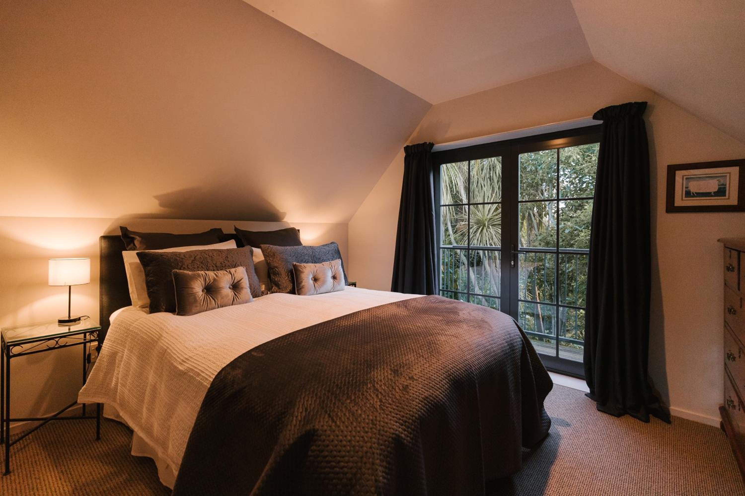 One-Bedroom Apartment - Photo 1