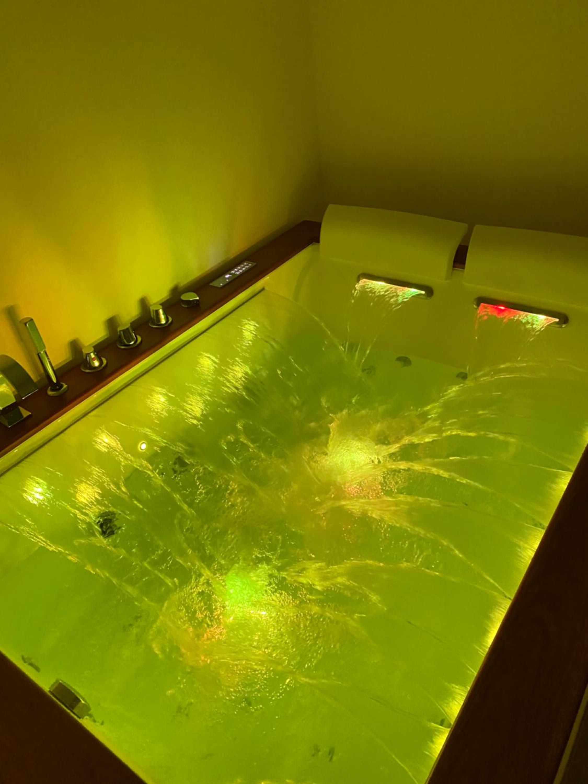 Suite with Hot Tub - Photo 18