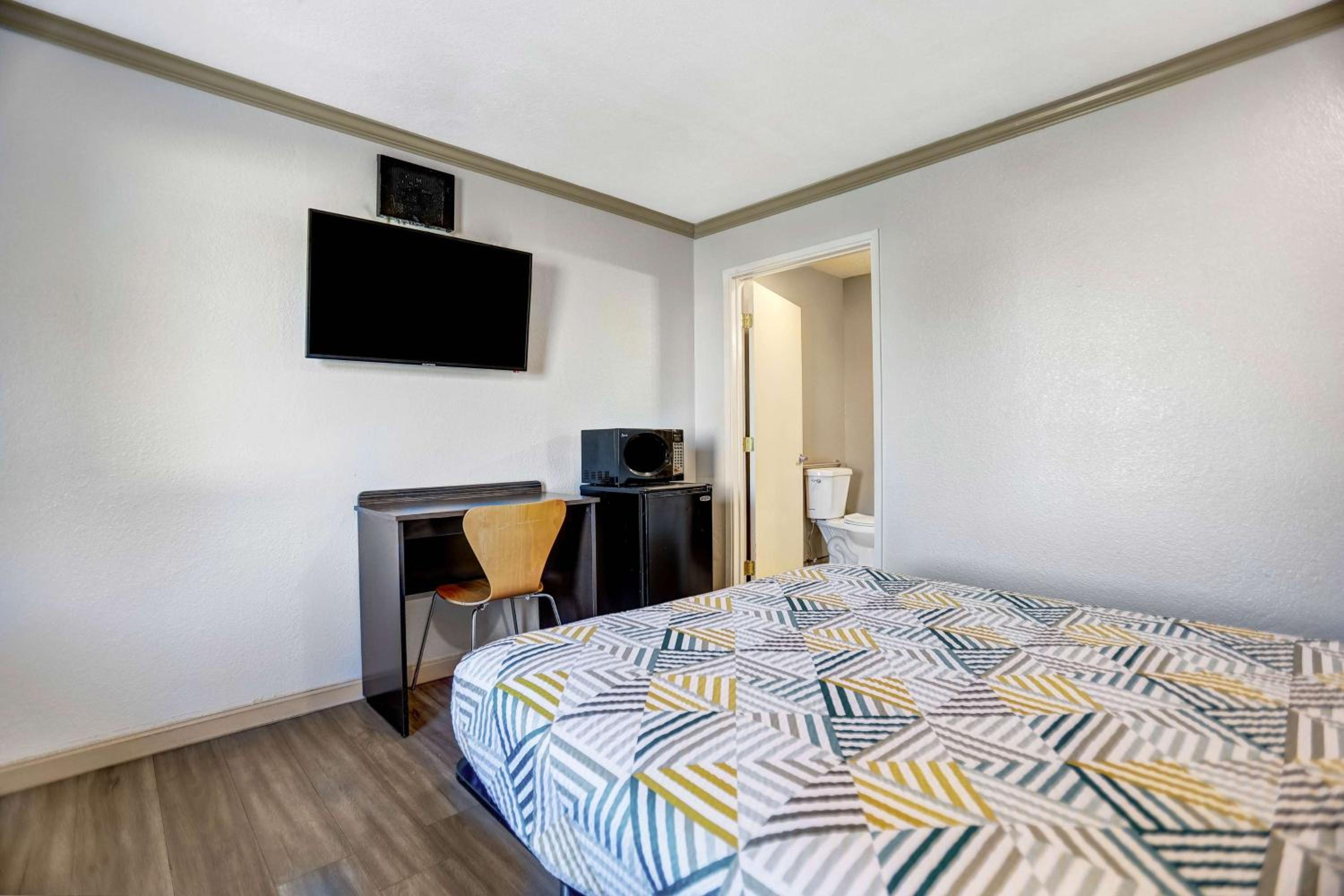 Motel 6-Red Bluff, CA, Photo 2