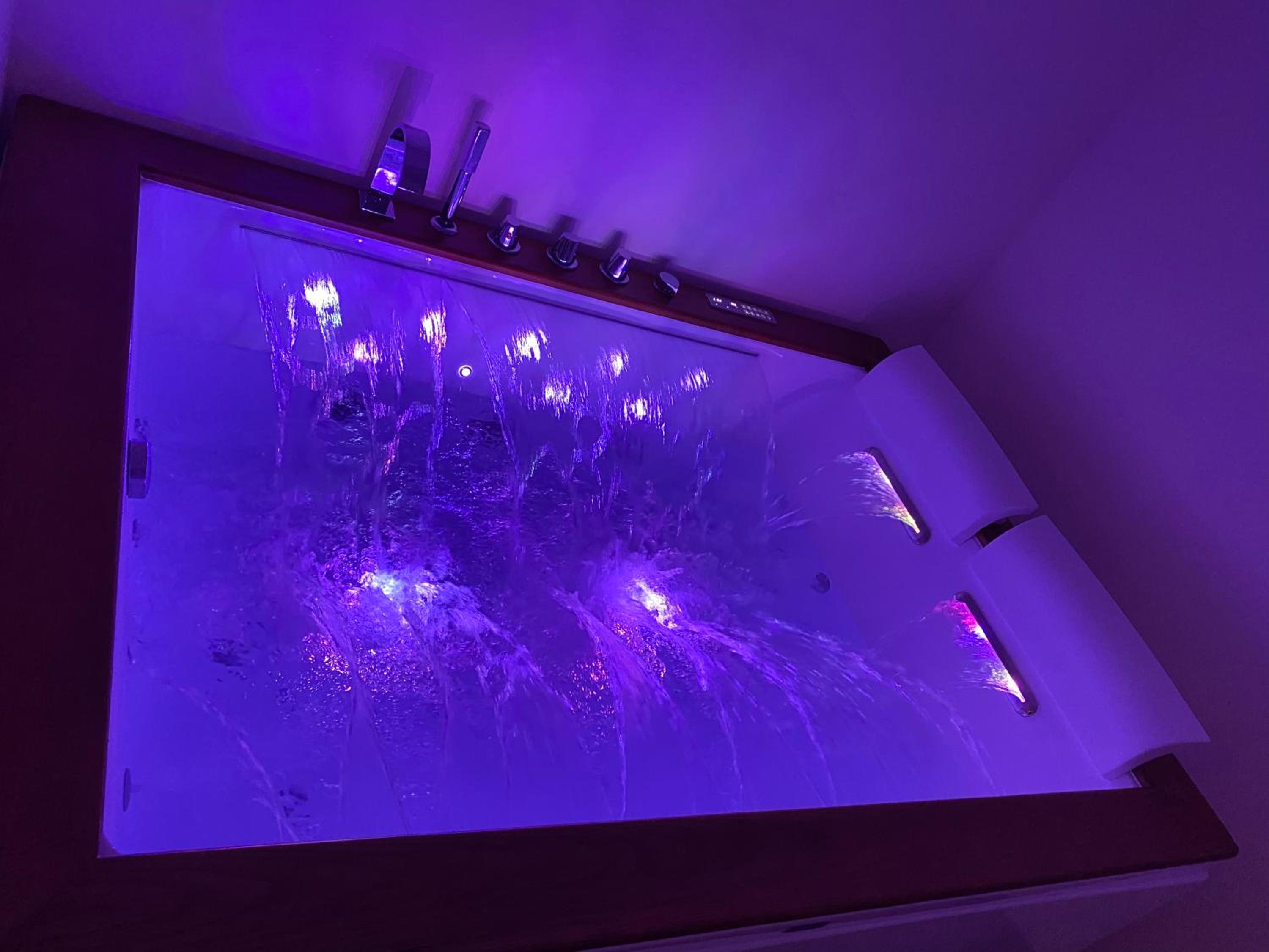 Suite with Hot Tub - Photo 13