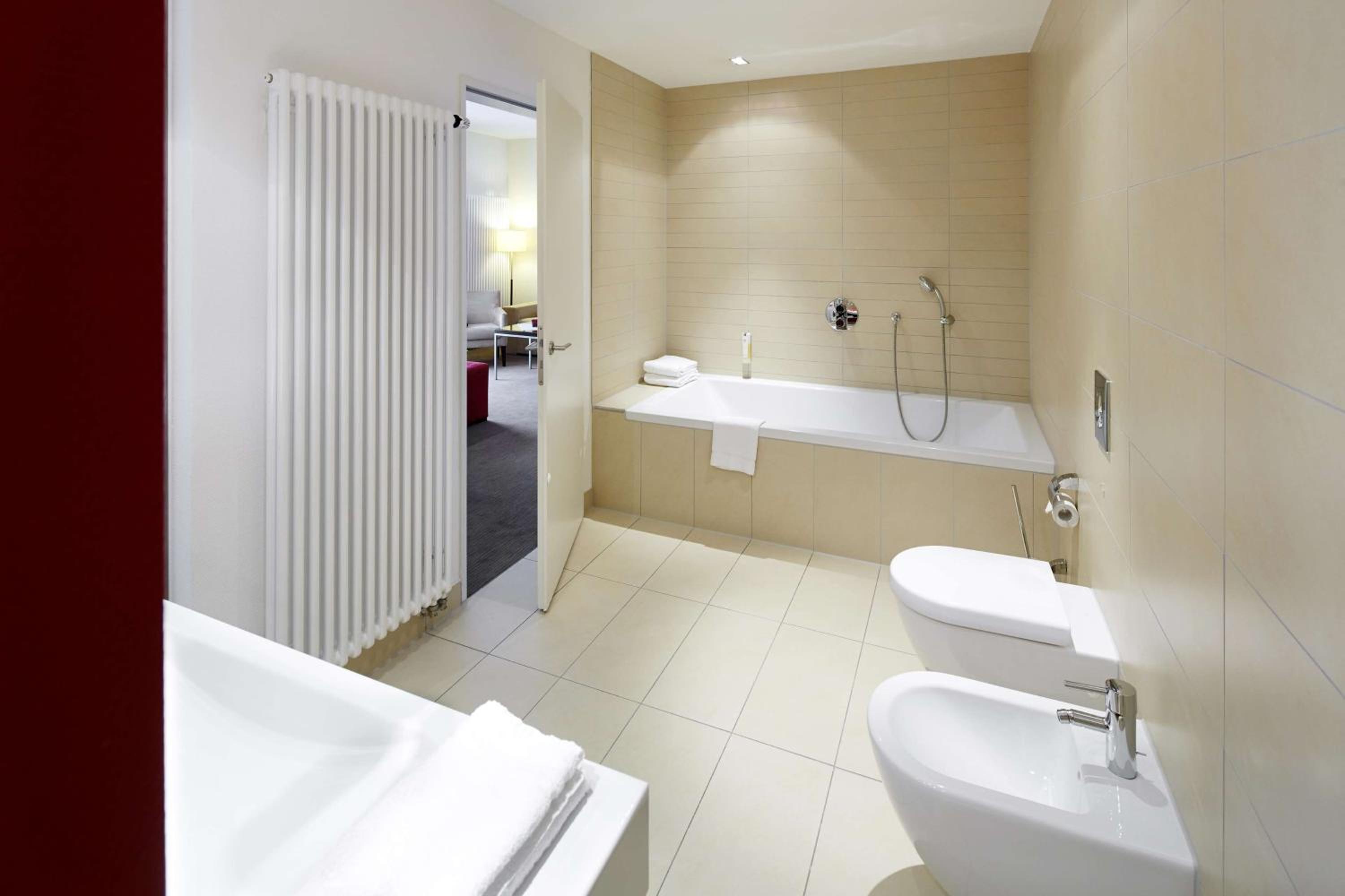 Suite with Two Single Beds and Sofa Bed thumbnail 6