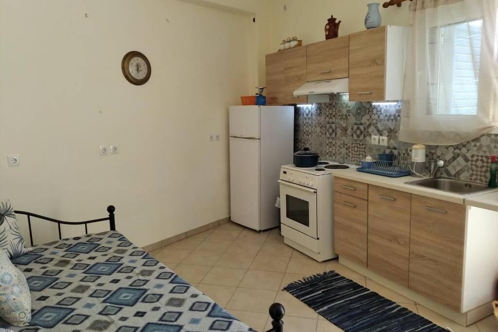 One-Bedroom House - Photo 4