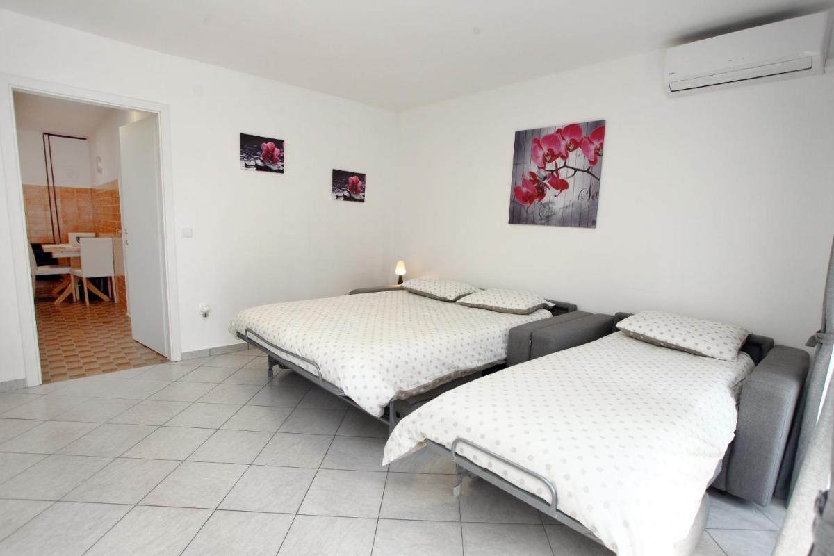 Studio Apartment photo 3