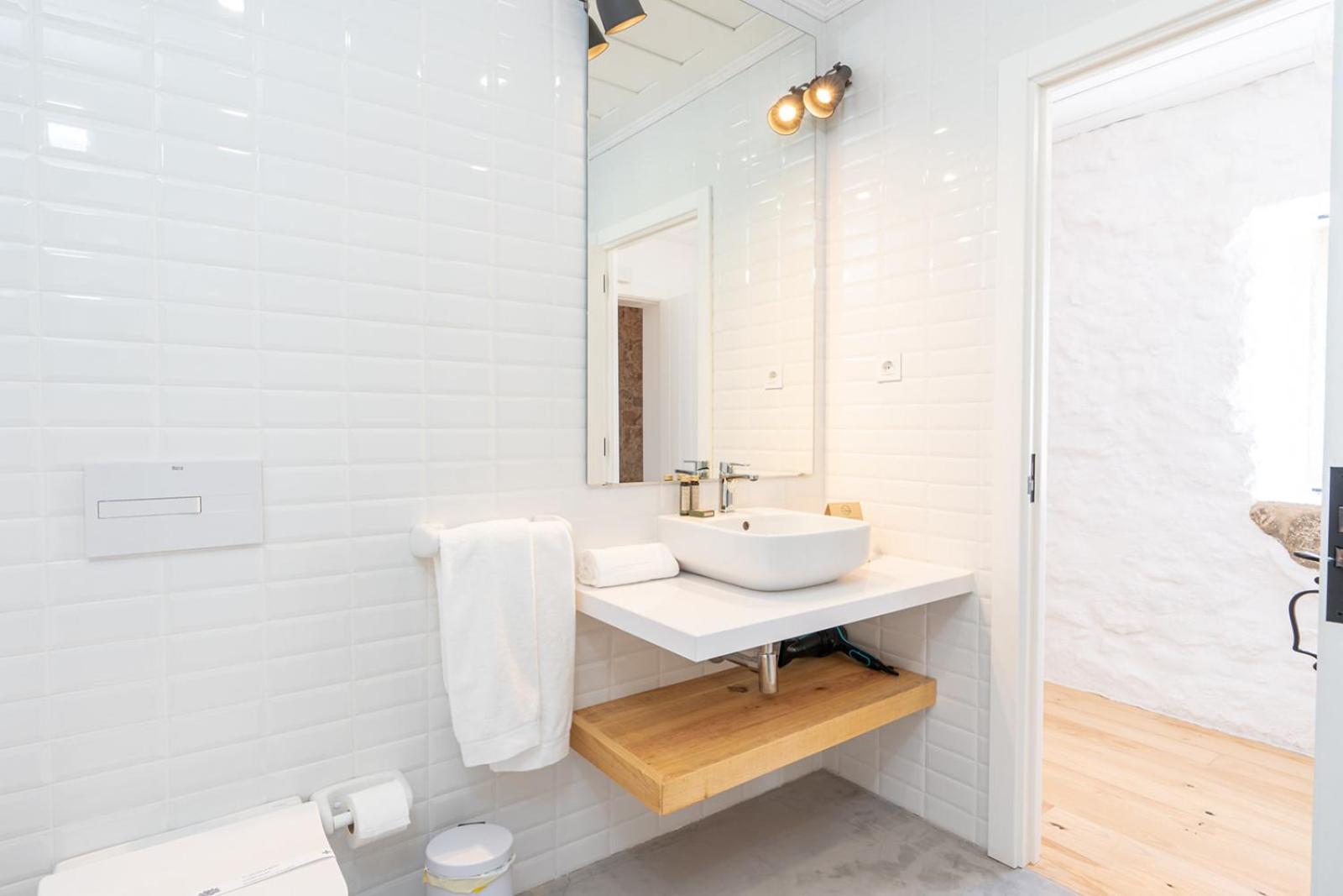 Deluxe Suite - Photo 6