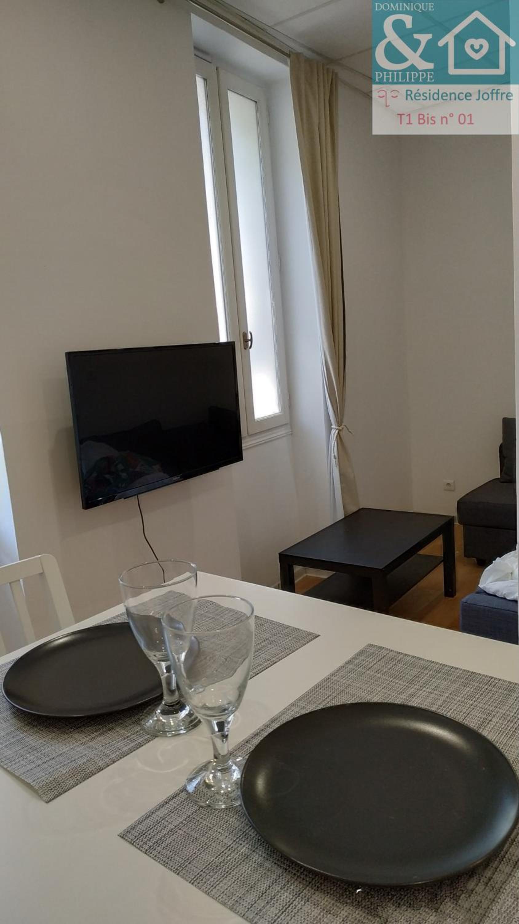 One-Bedroom Apartment photo 3