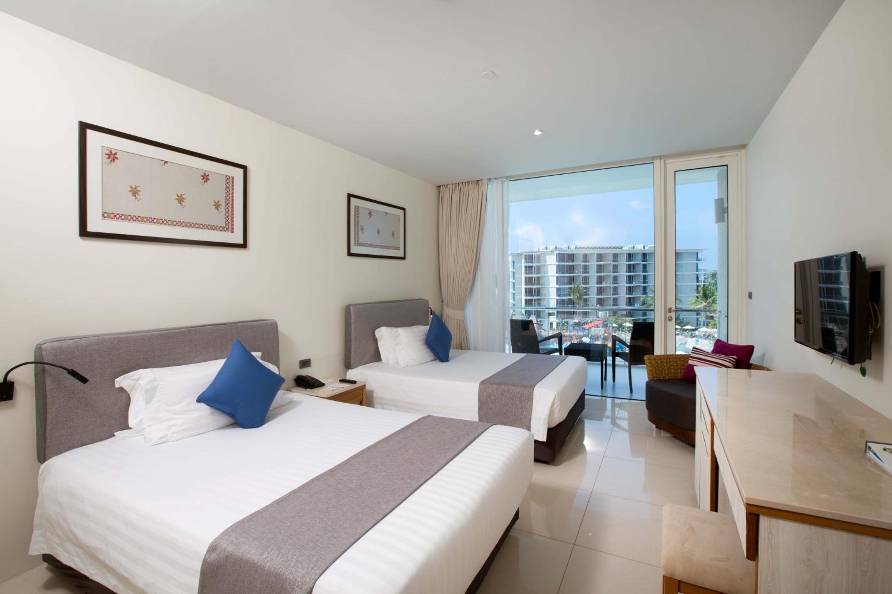 Deluxe Twin Room with Balcony