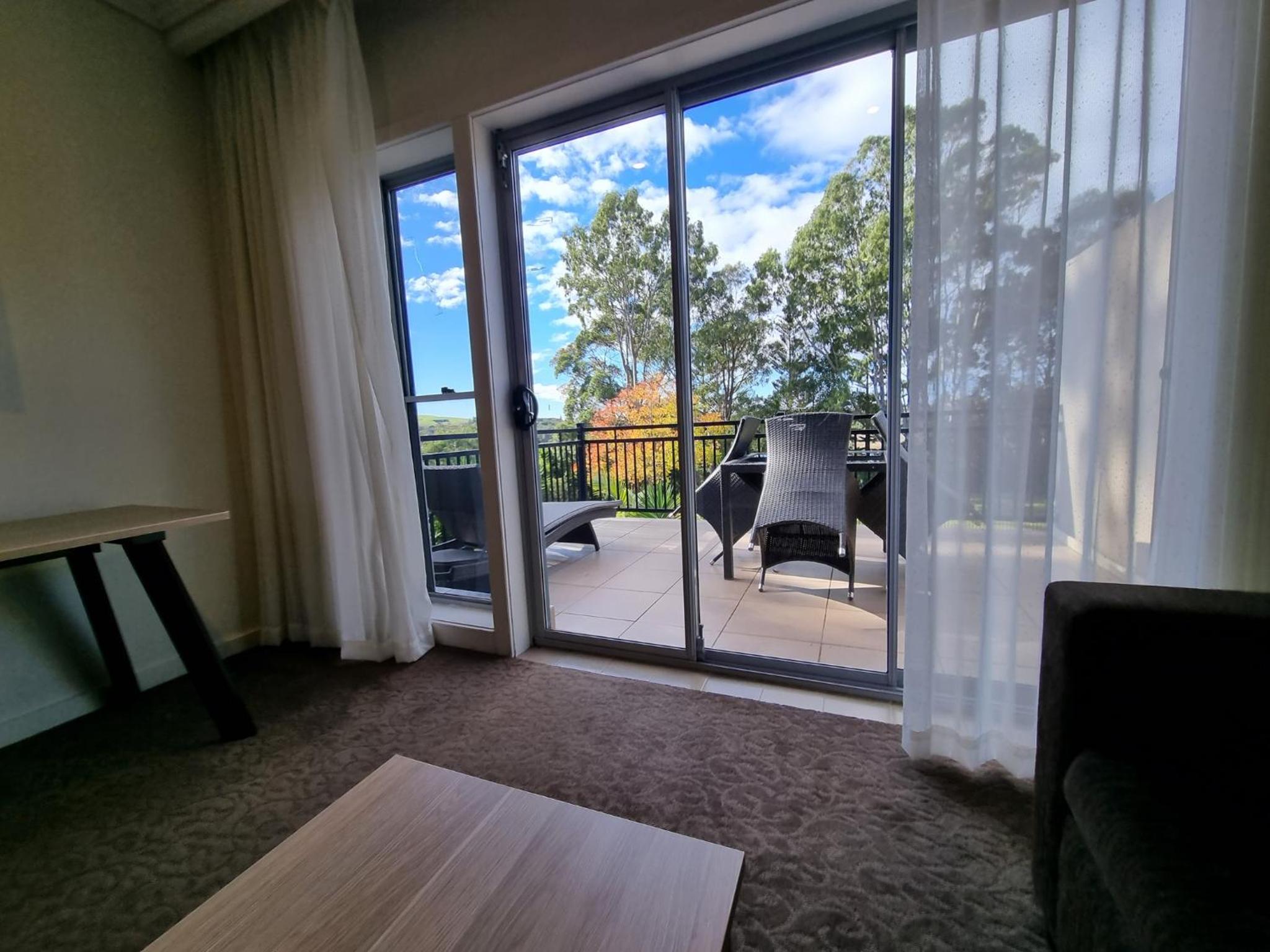 Superior King Room with Balcony - Photo 8
