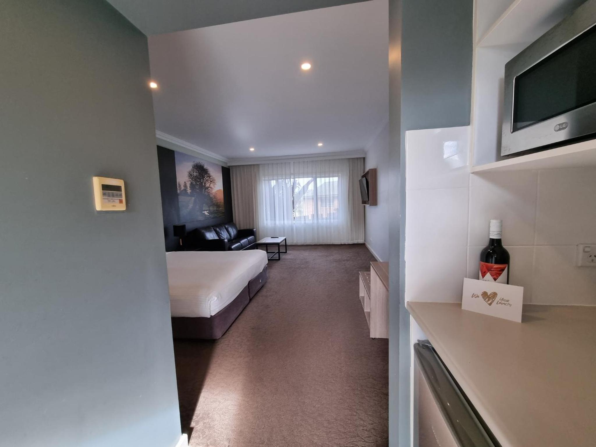 Standard King Room - Photo 3