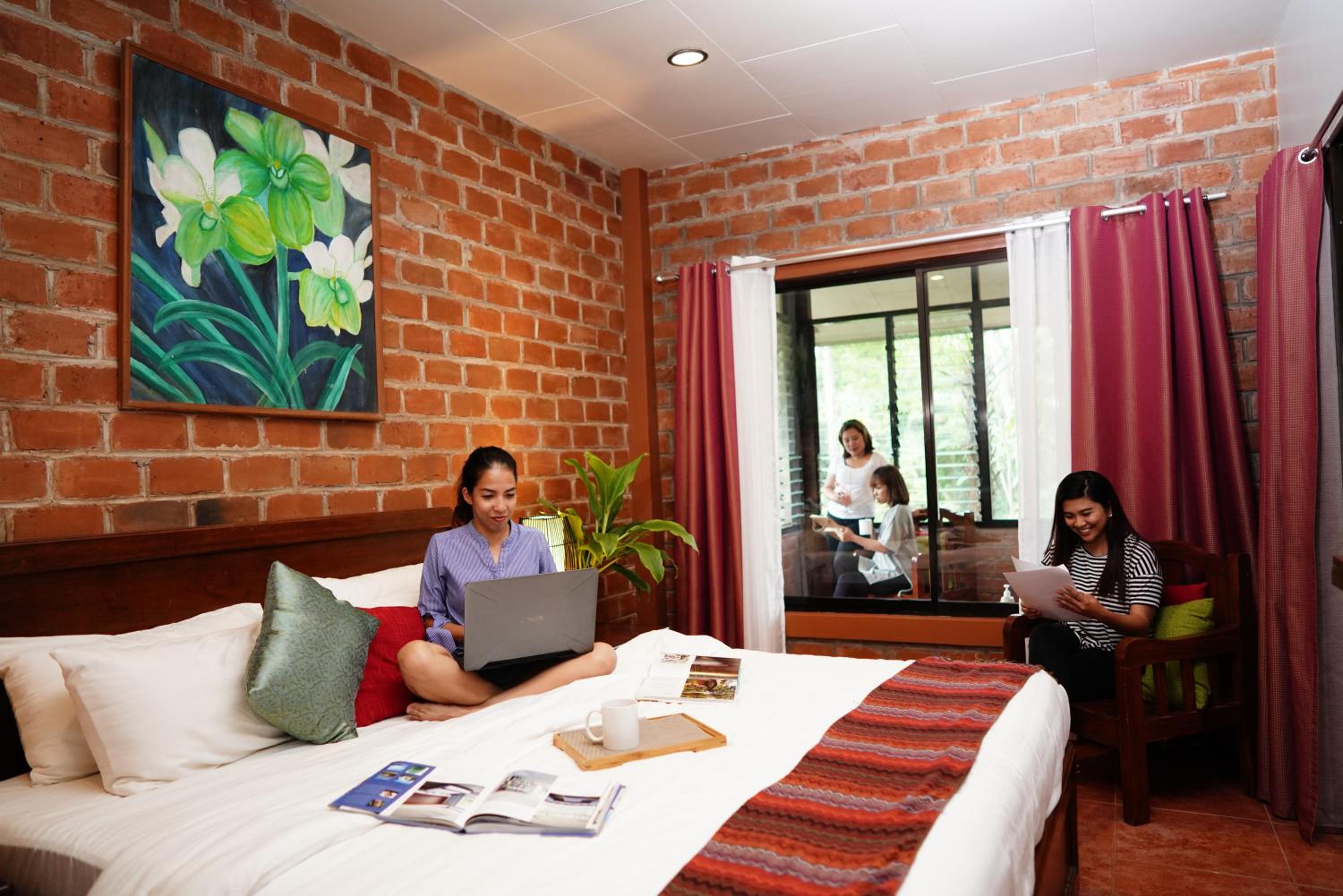Deluxe Queen Room with Two Queen Beds - Photo 2