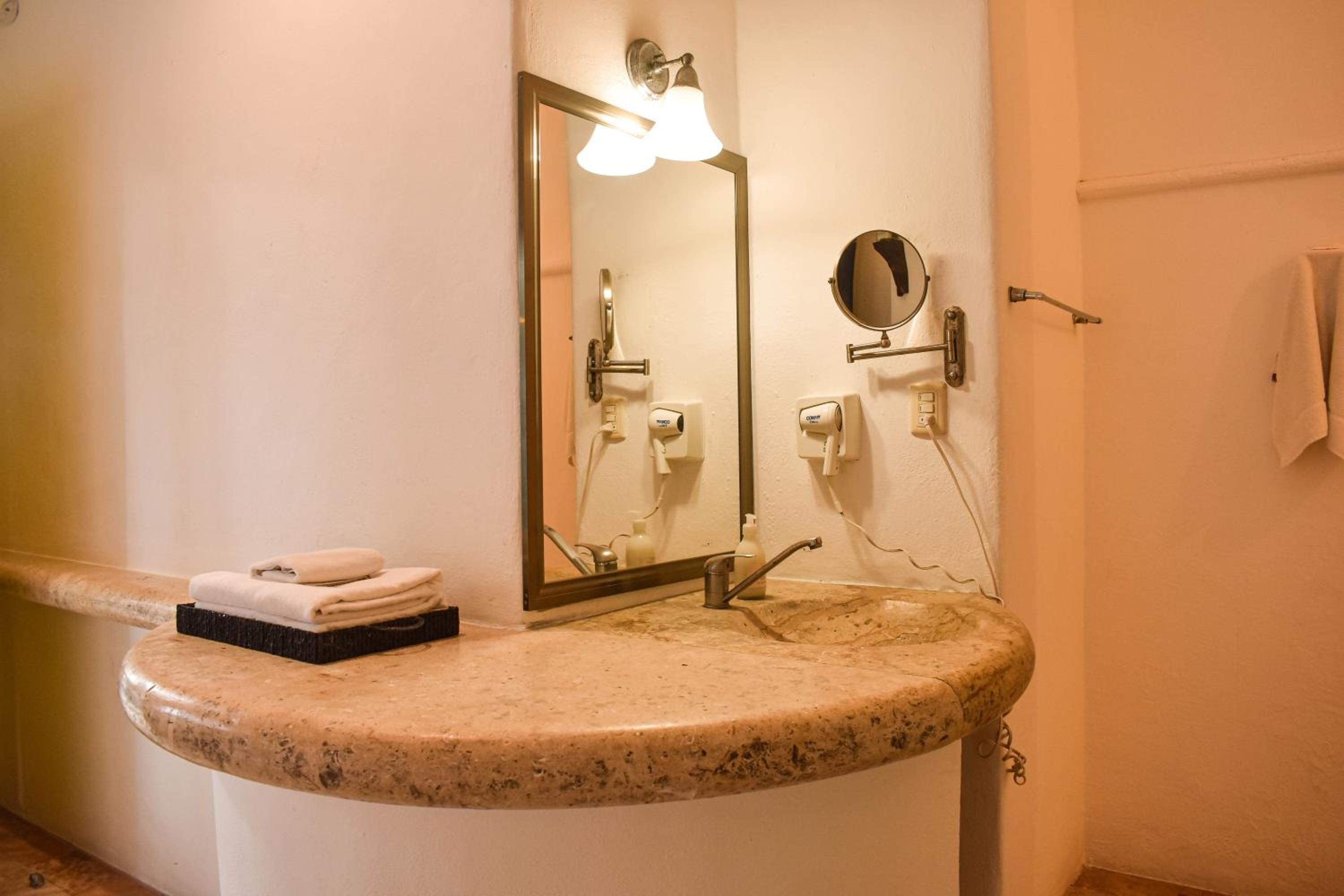 Standard Double Room - Photo 31
