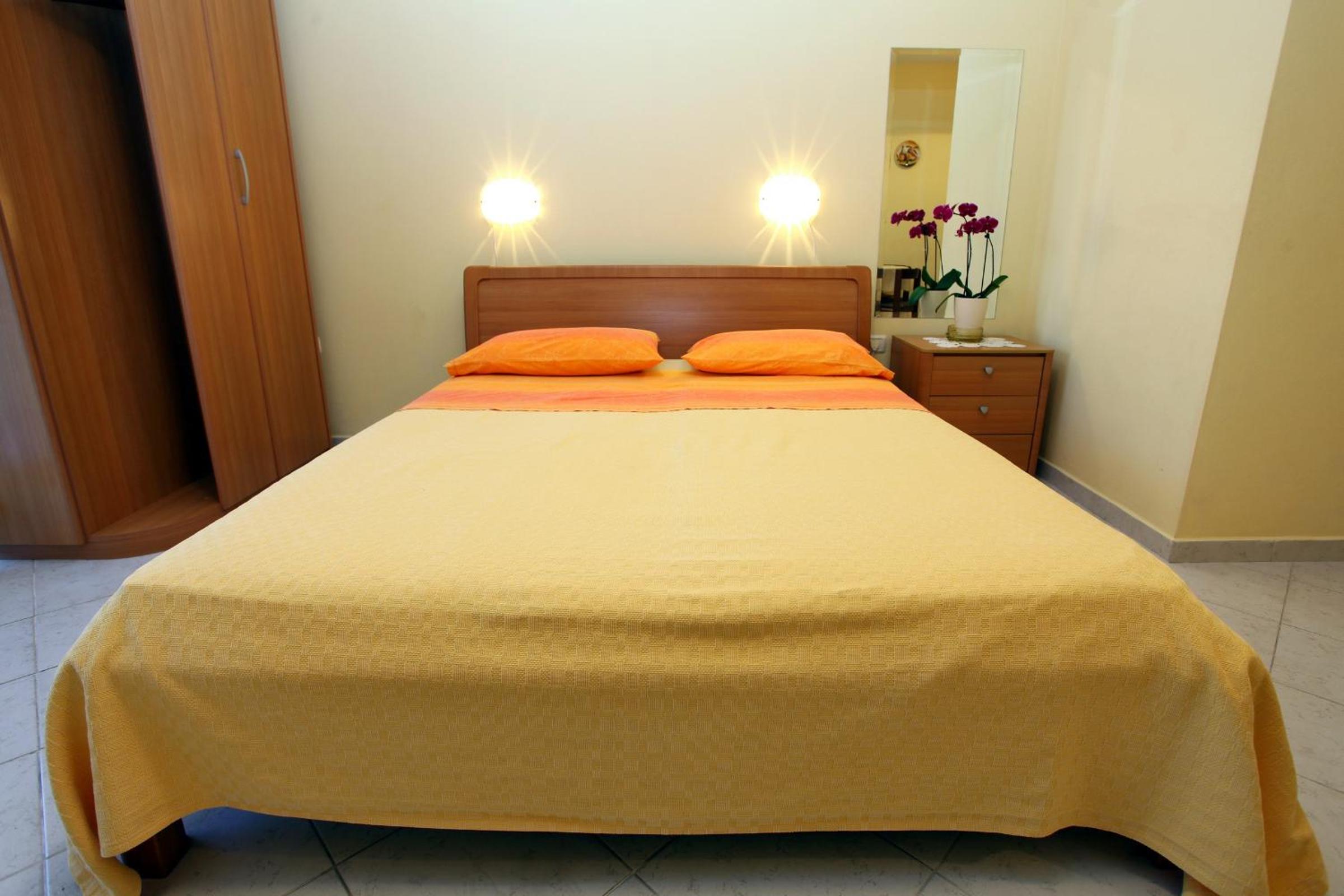 Studio Apartment photo 1