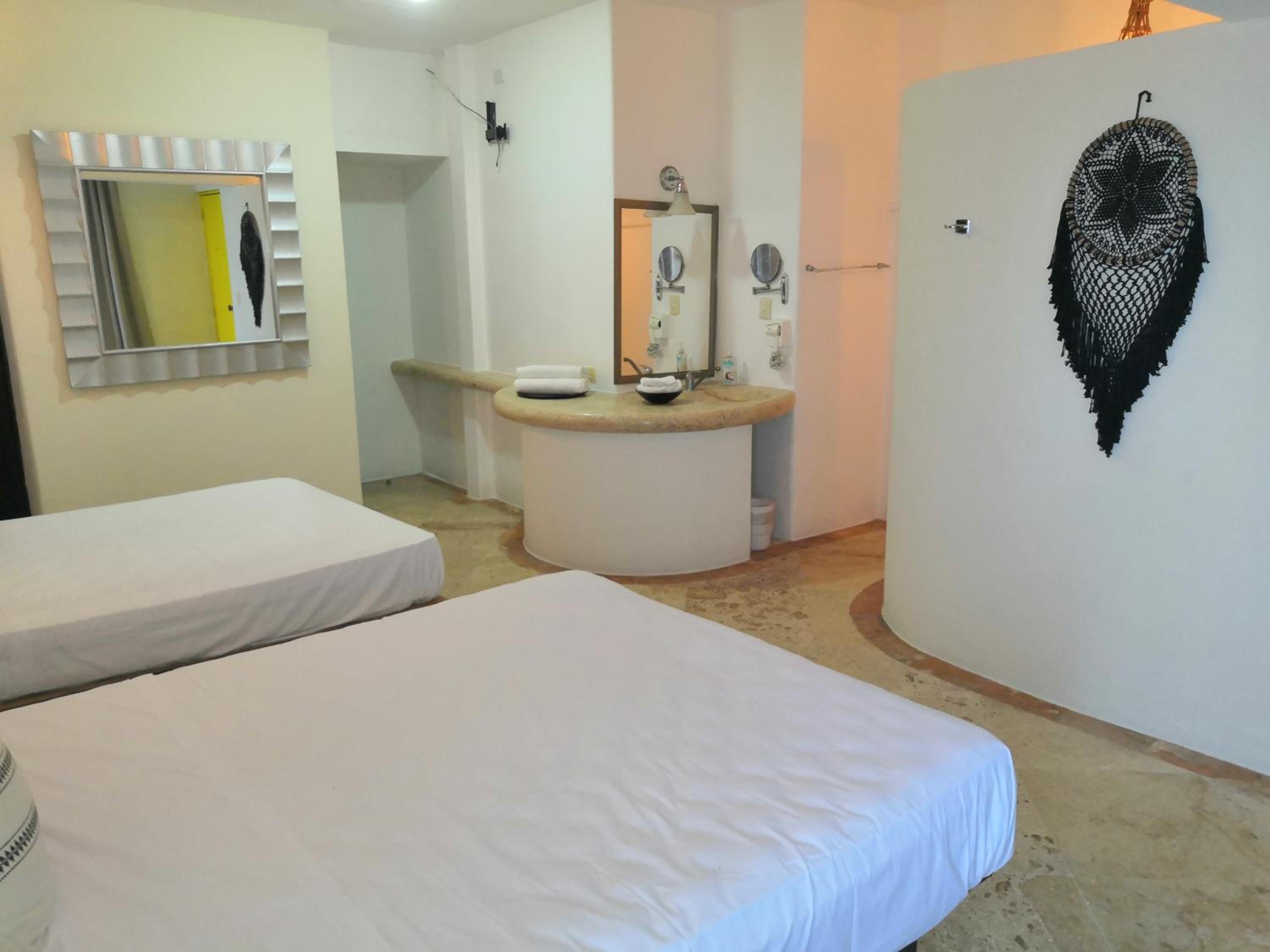 Standard Twin Room - Photo 36