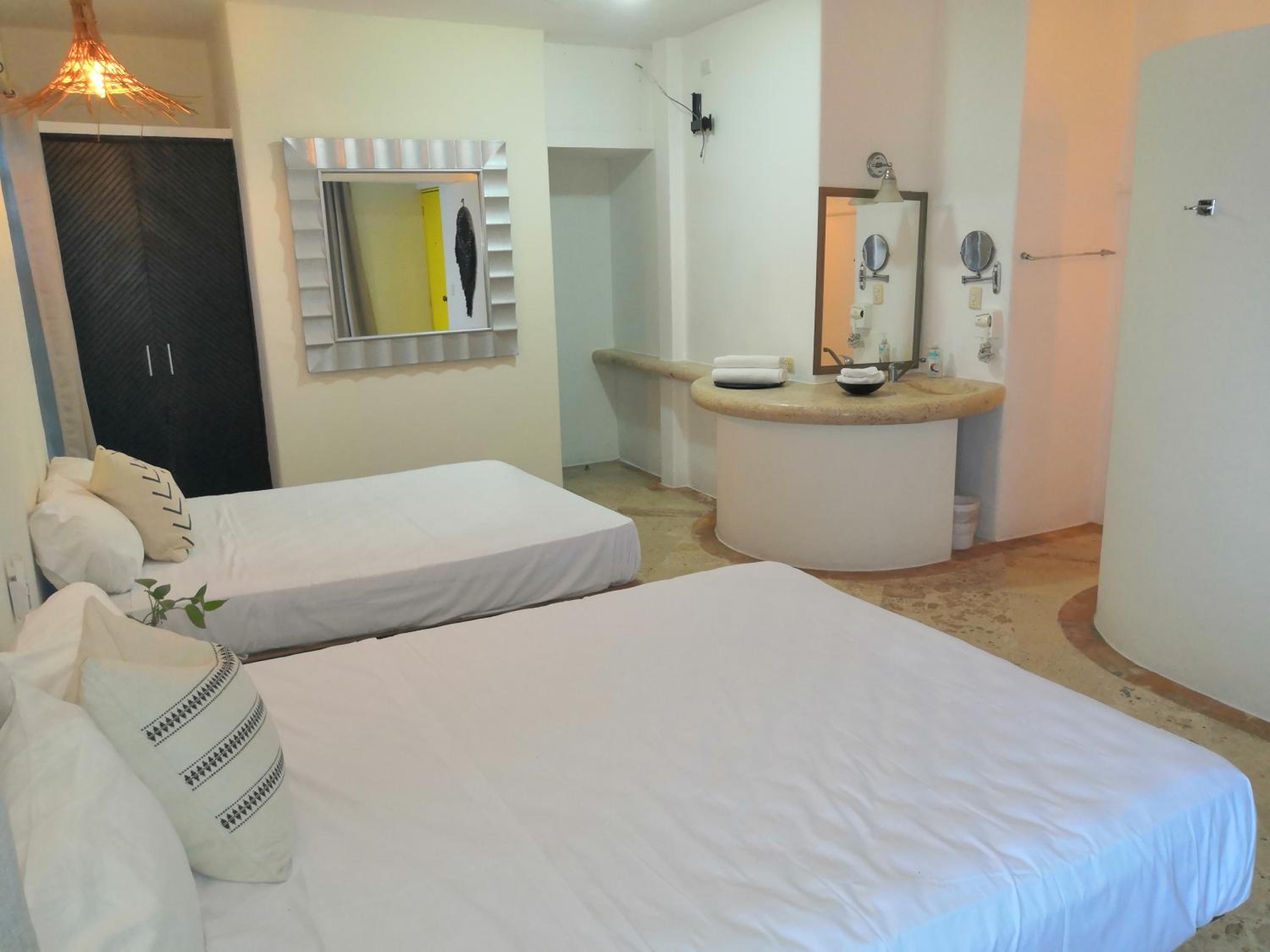Standard Twin Room - Photo 1