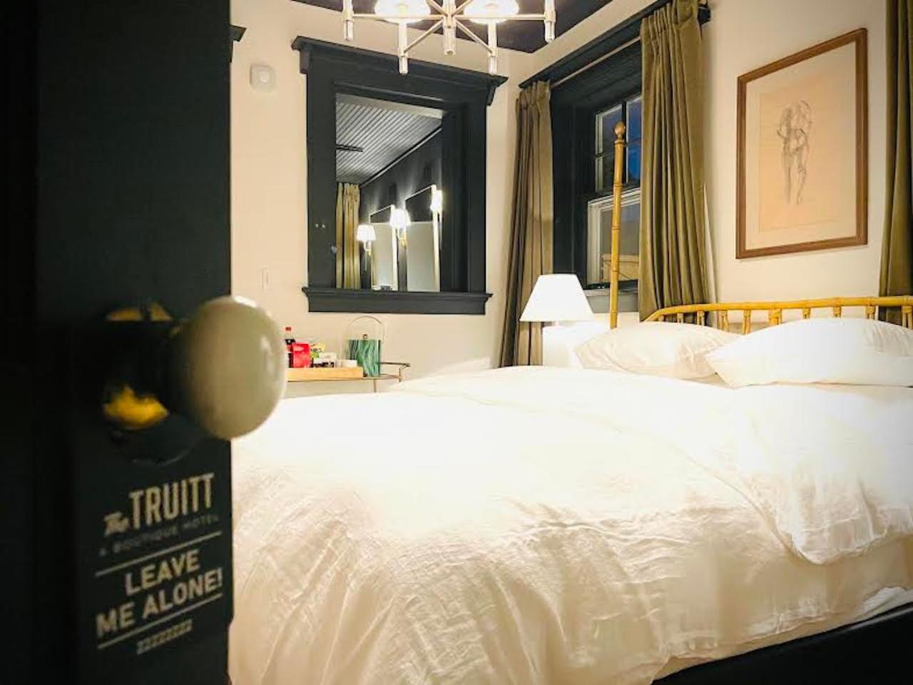 Deluxe Queen Room - Photo 6