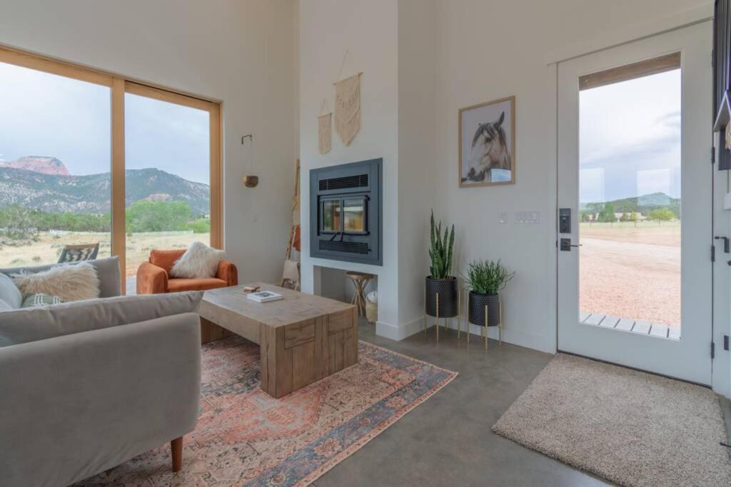 Three-Bedroom House photo 3