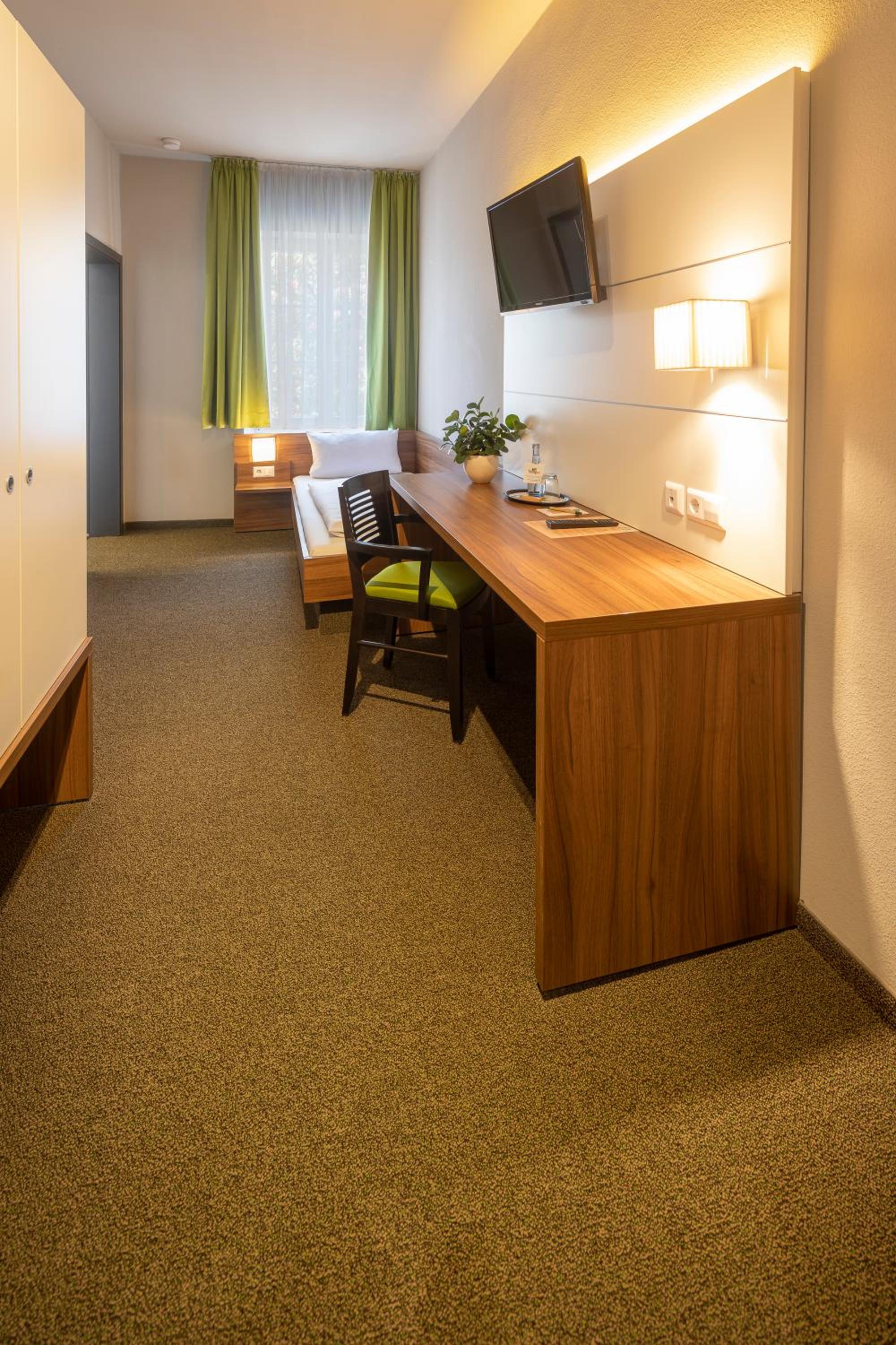 Single Room photo 2