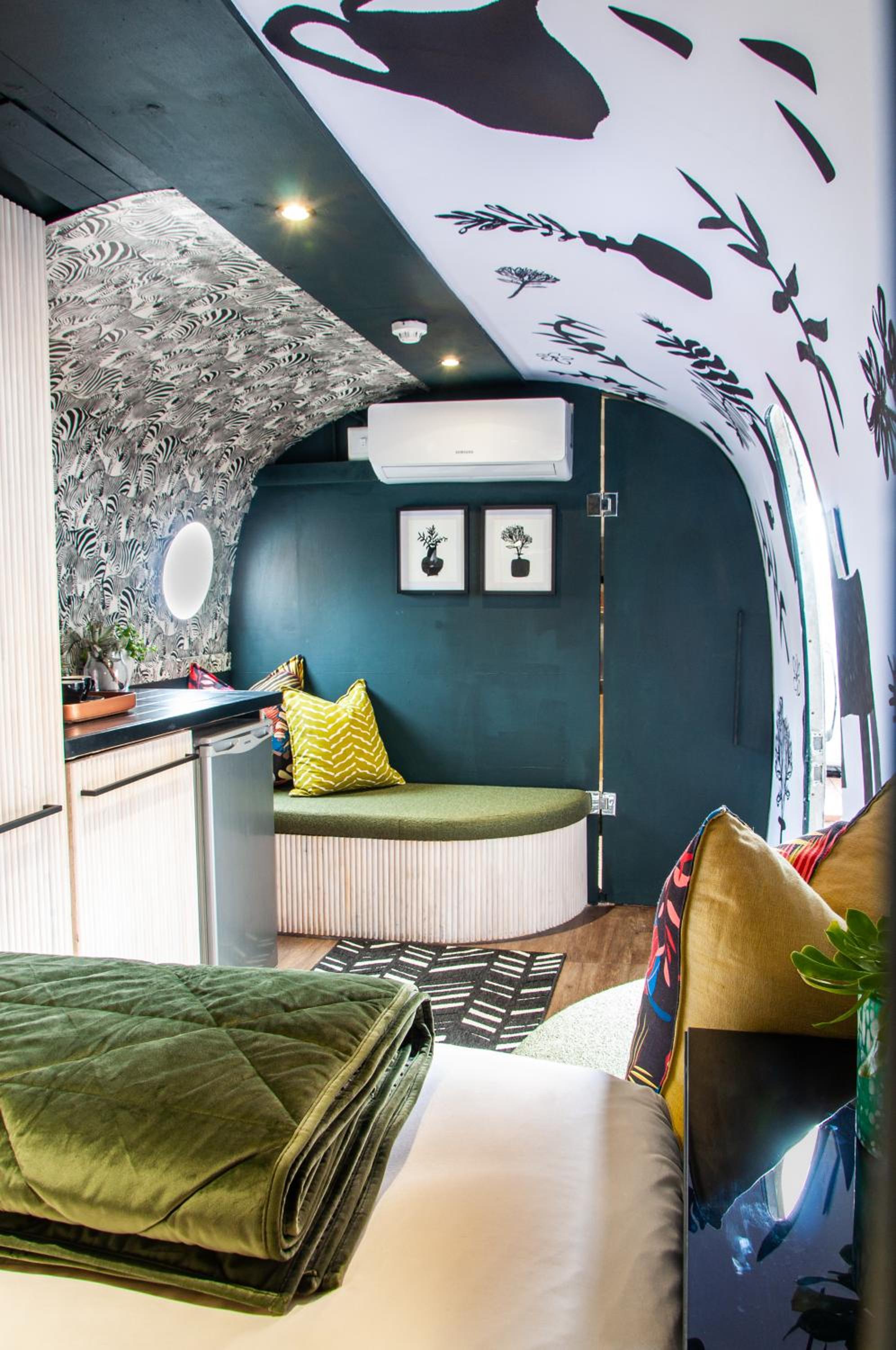 Airstream Trailer - Photo 11