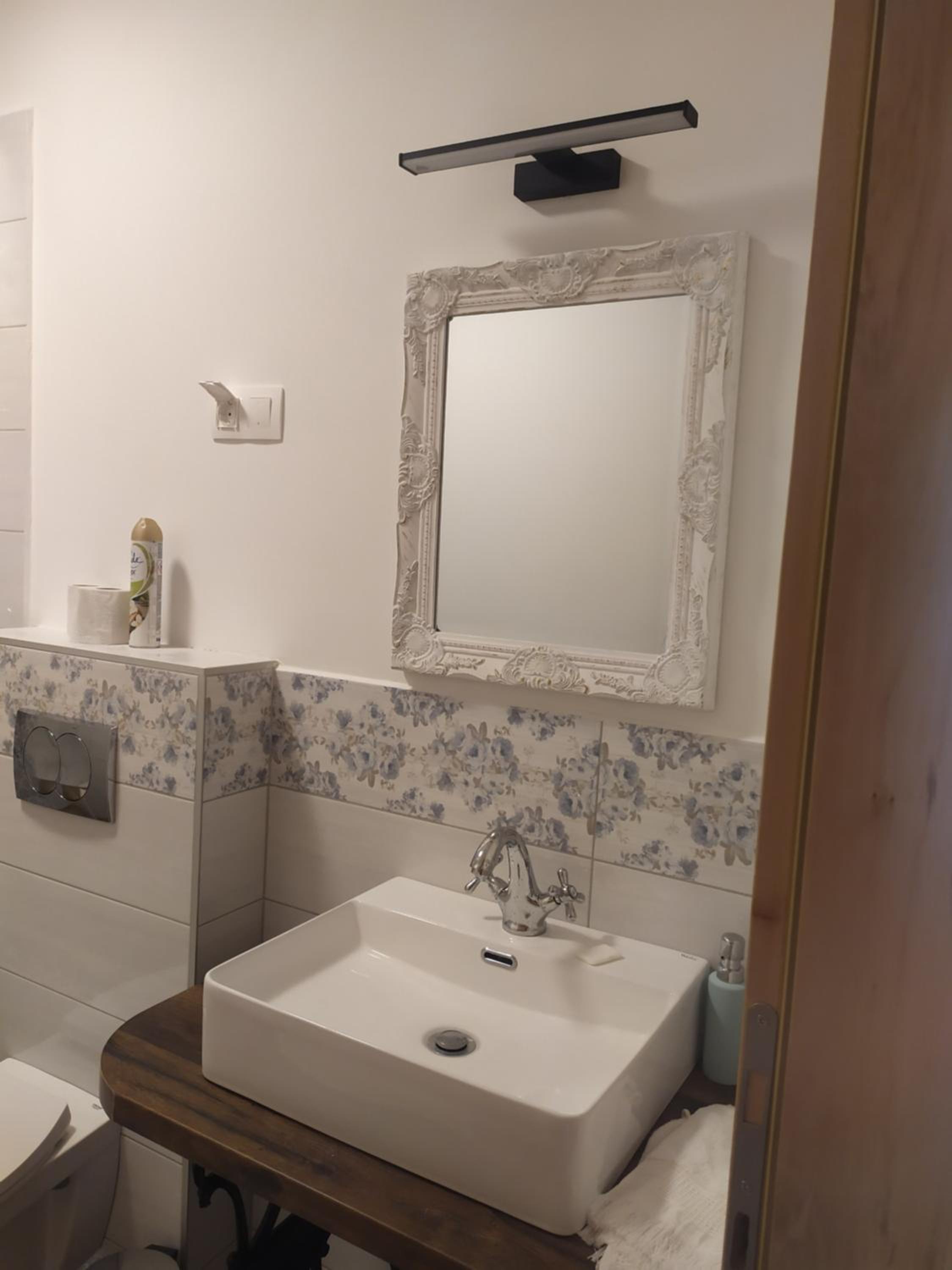 One-Bedroom Apartment - Photo 2