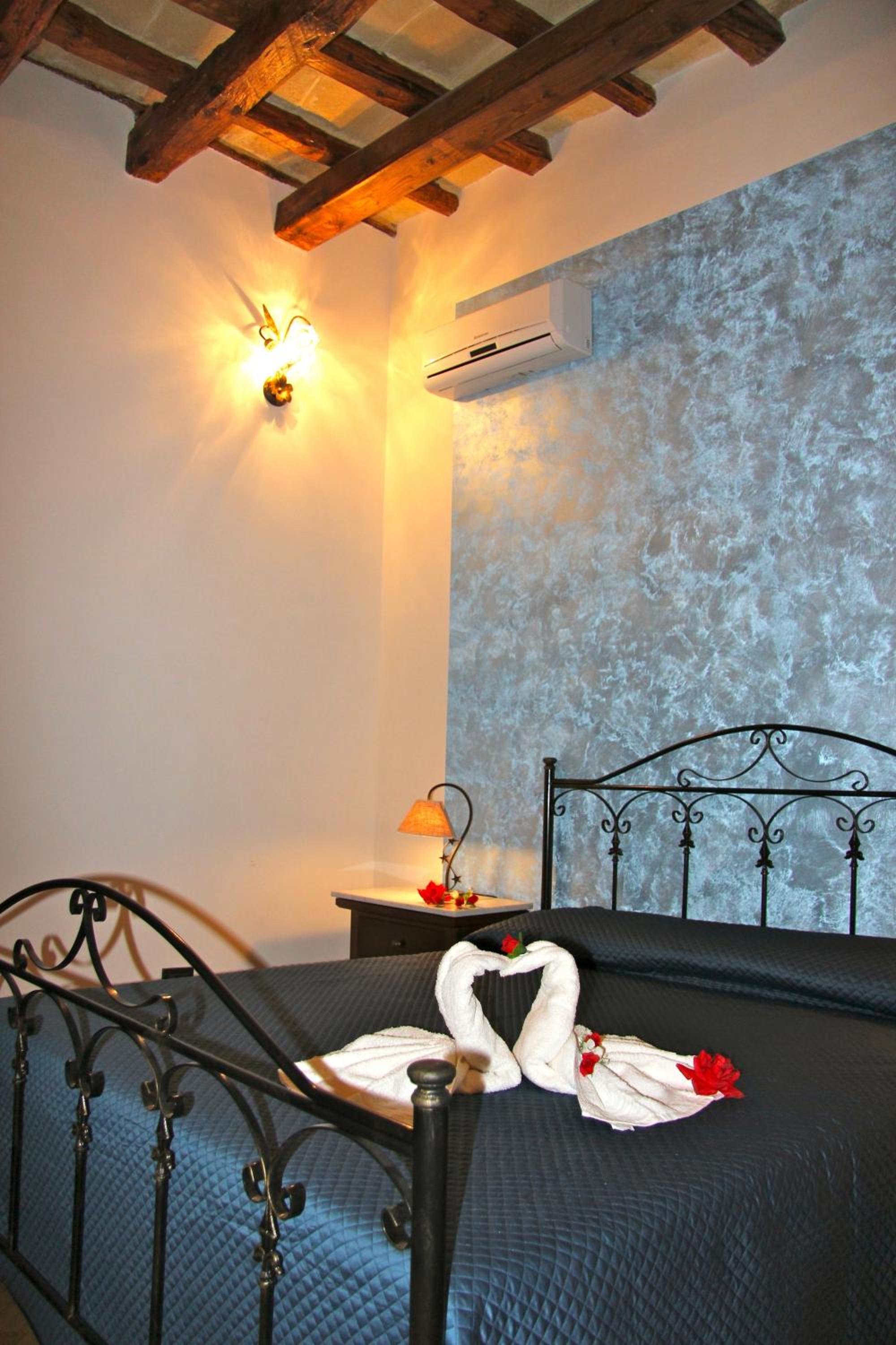 One-Bedroom Apartment with Terrace (6 Adults)
