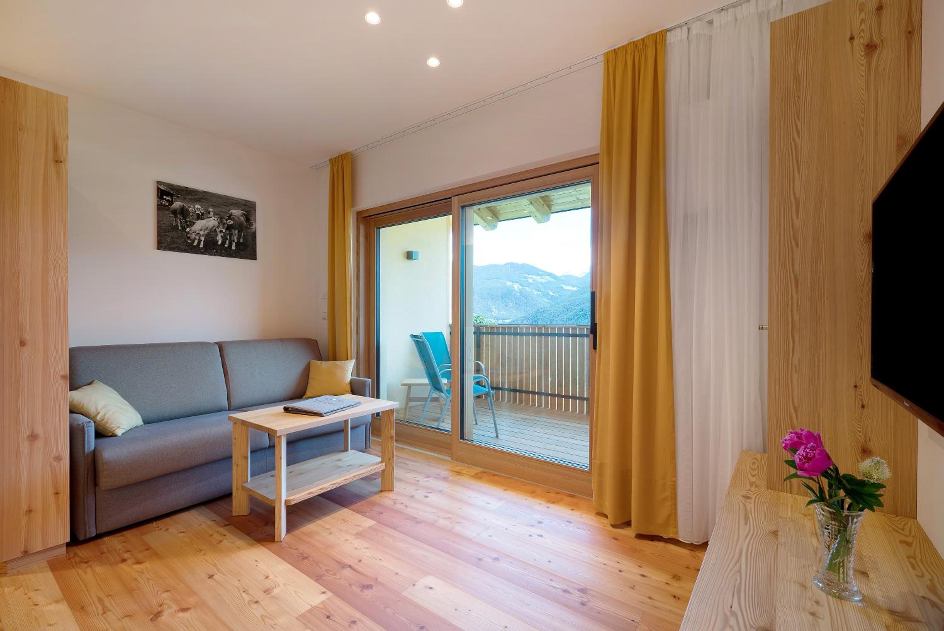 Two-Bedroom Deluxe Apartment with Garden View photo 1
