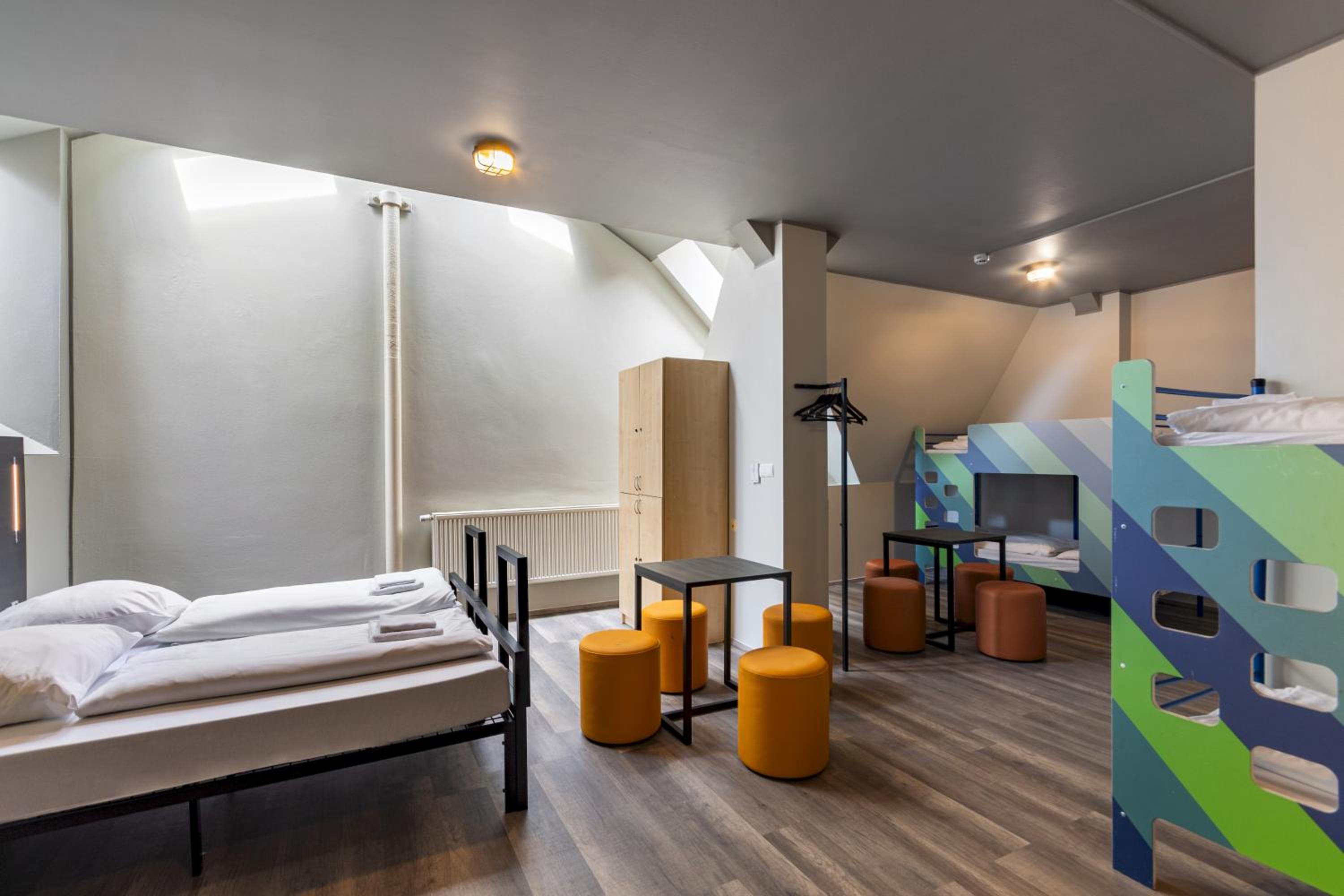 Six-Bed Room - Photo 3