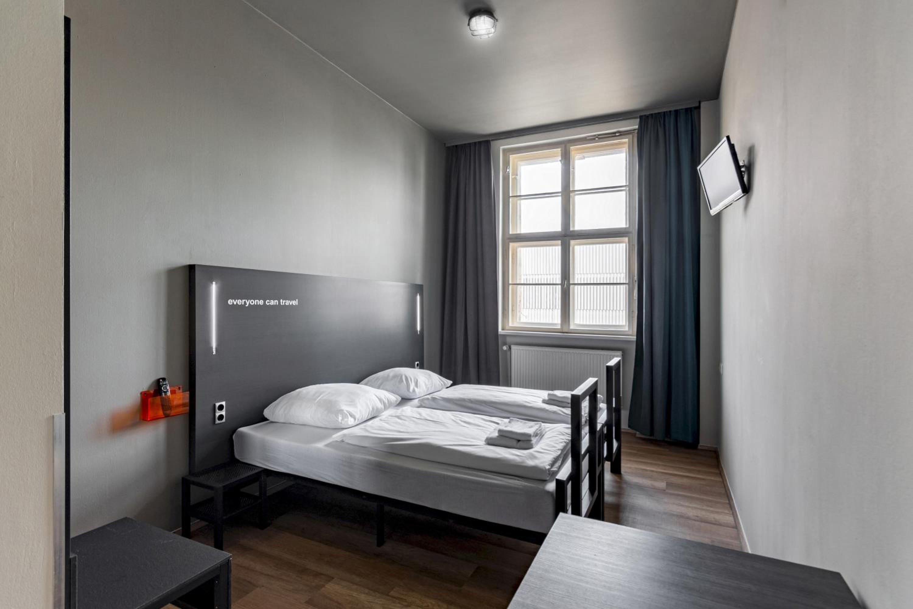 Twin Room - Photo 3