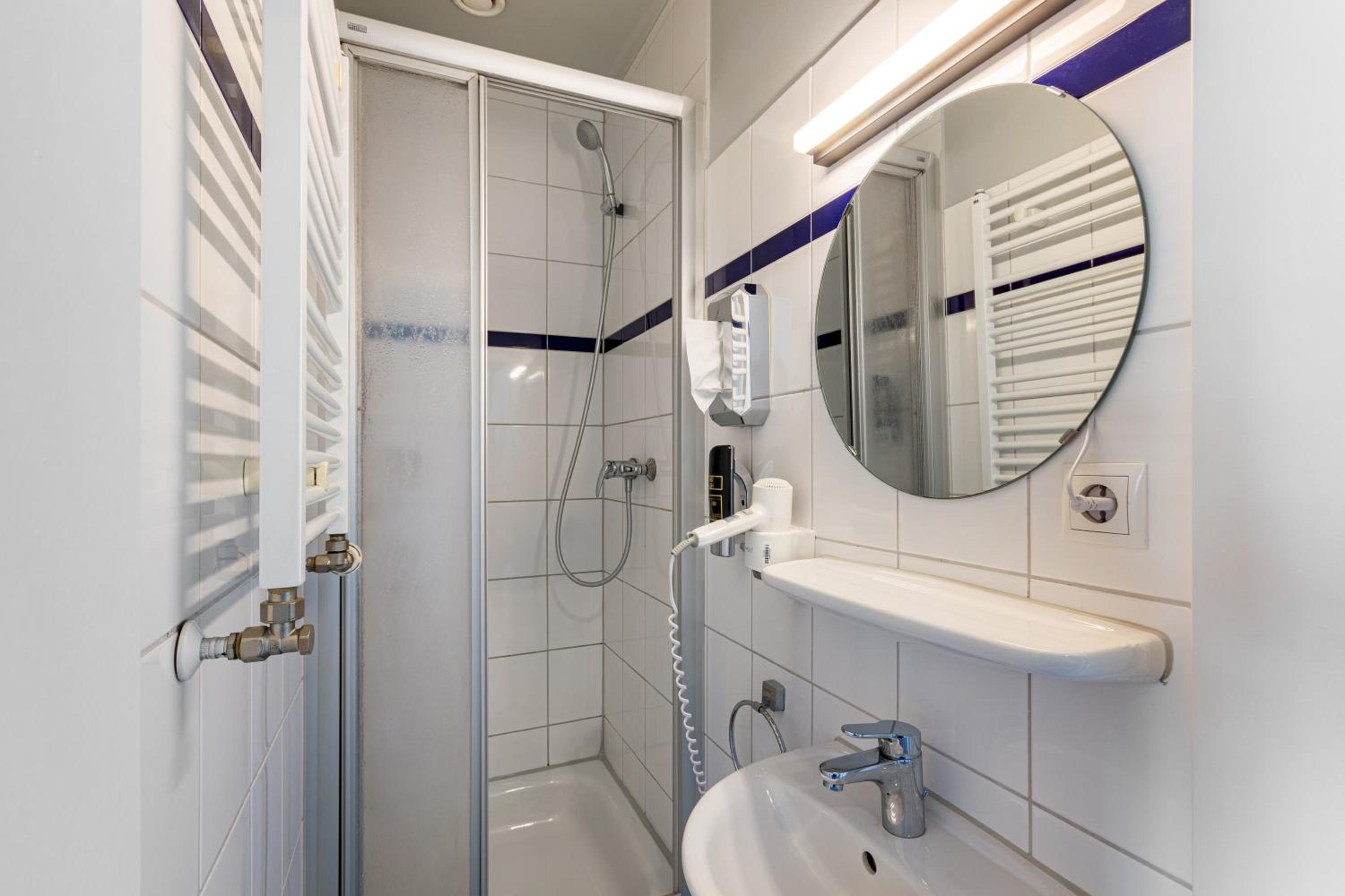 Twin Room - Photo 6