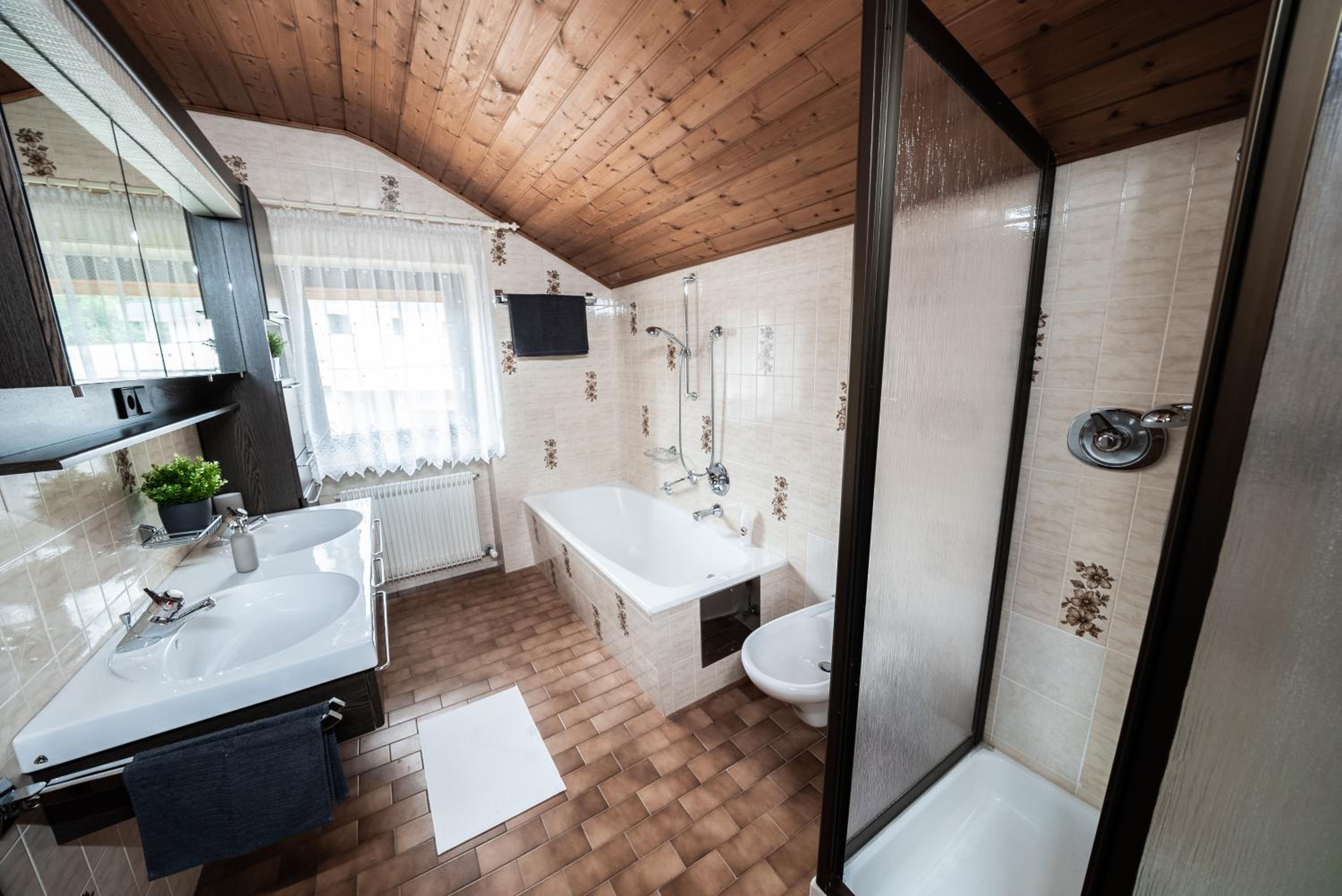 Three-Bedroom House photo 3
