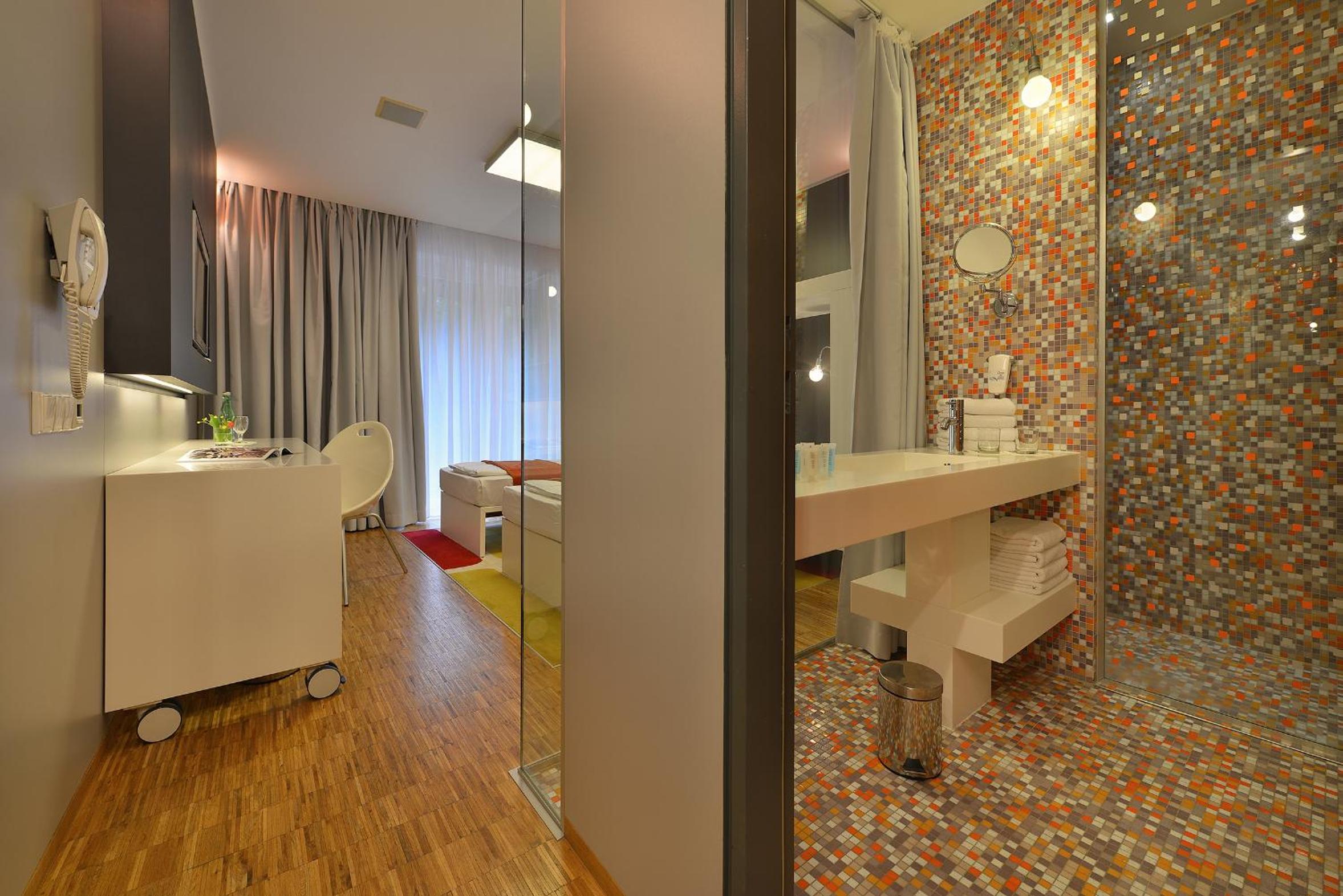 Superior Family Room photo 1