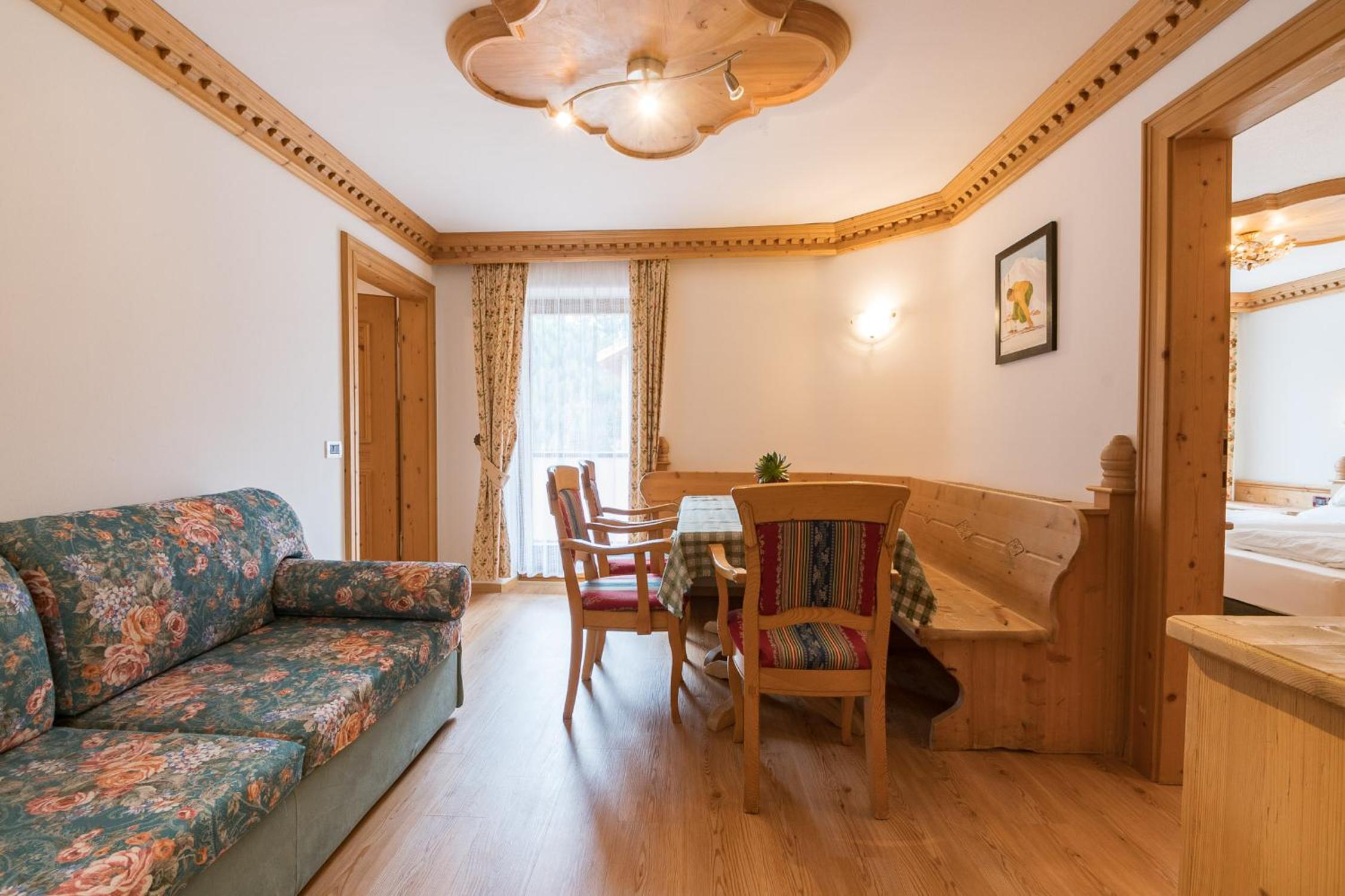 Two-Bedroom Apartment with Mountain View (4 Adults) - Photo 13