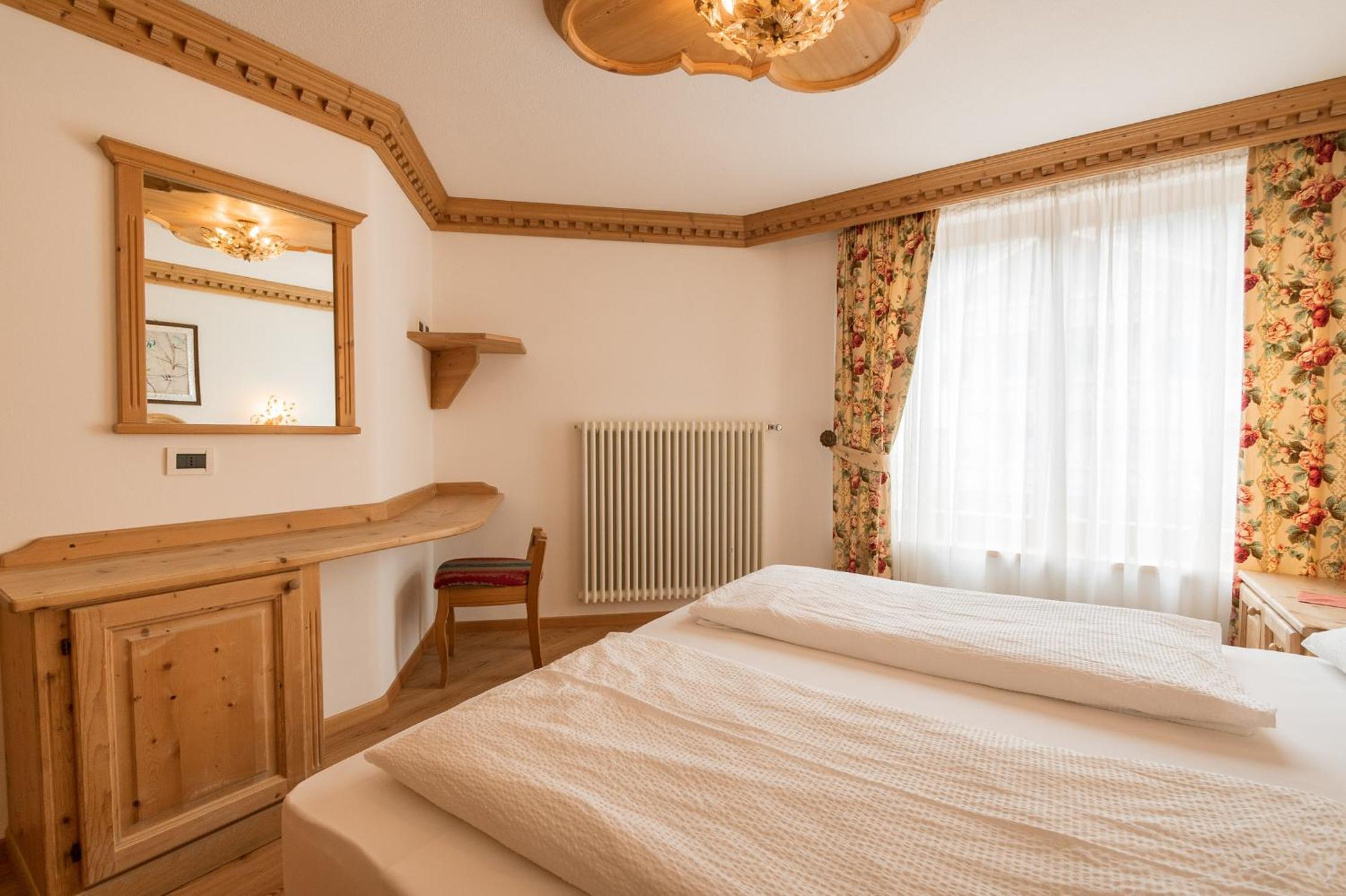 Two-Bedroom Apartment with Mountain View (4 Adults) - Photo 14