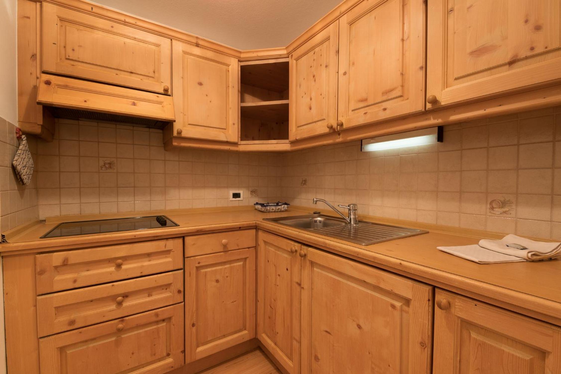 Two-Bedroom Apartment with Mountain View (4 Adults) - Photo 11