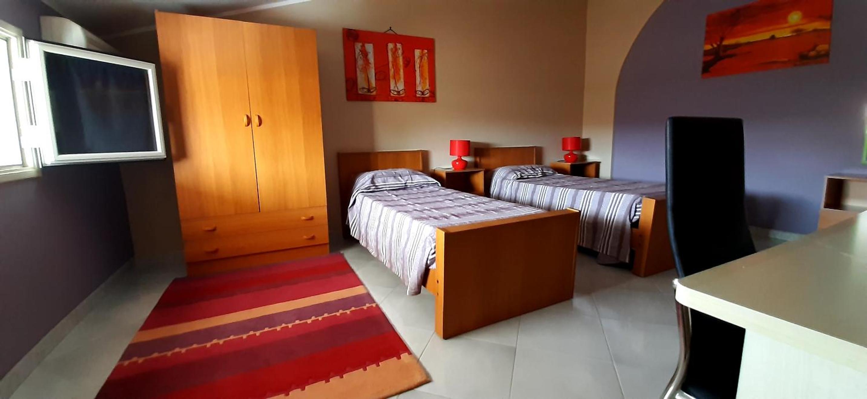 Standard Twin Room - Photo 6