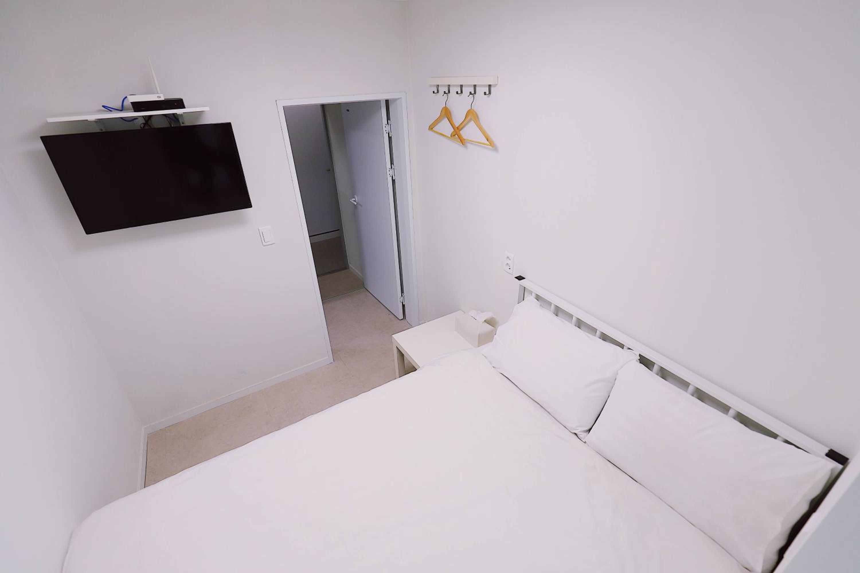 Double Room - Photo 9