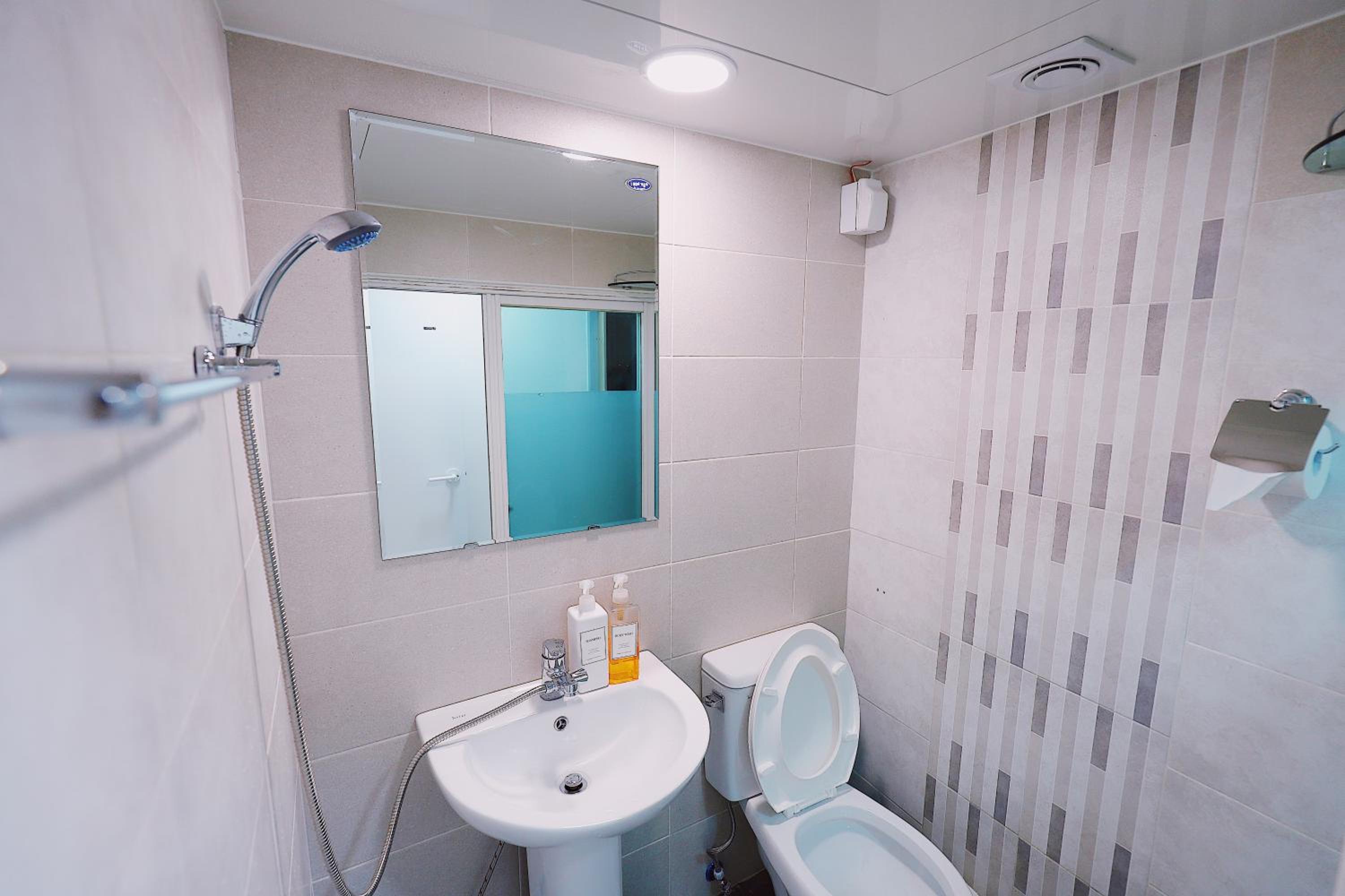 Double Room - Photo 6