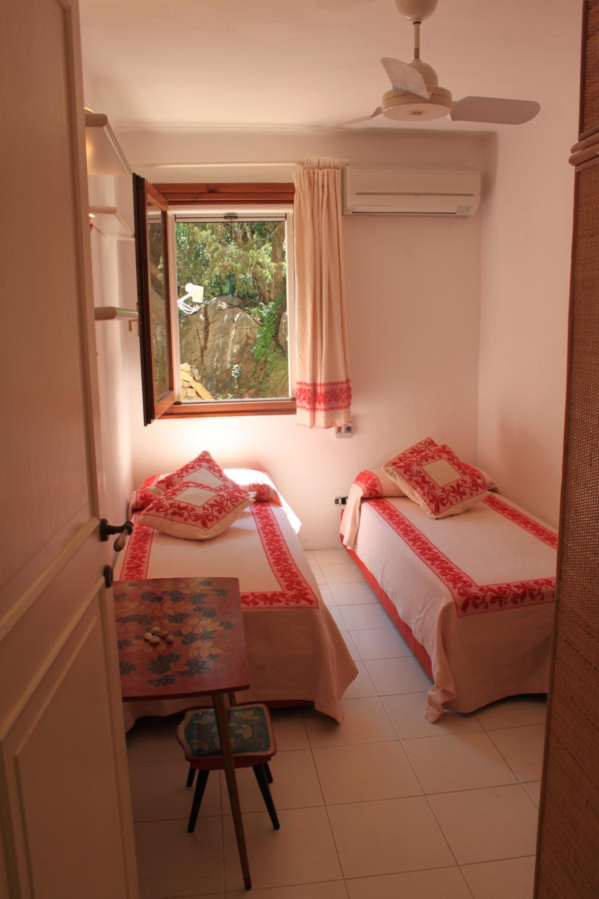 Three-Bedroom Apartment photo 2