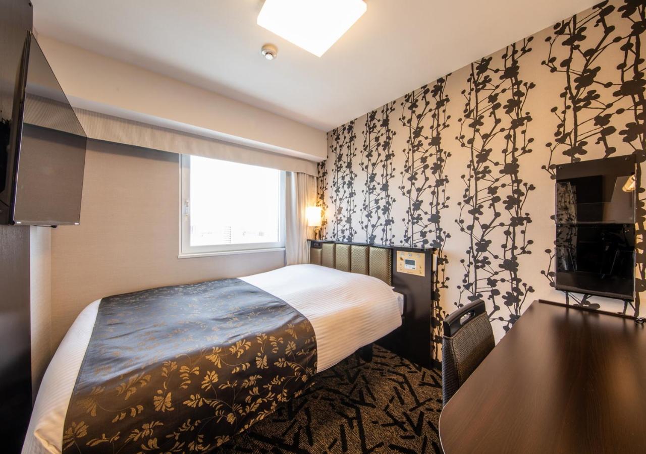 Standard Double Room with Public Bath Access (Central Tower) - Non-Smoking - Photo 1