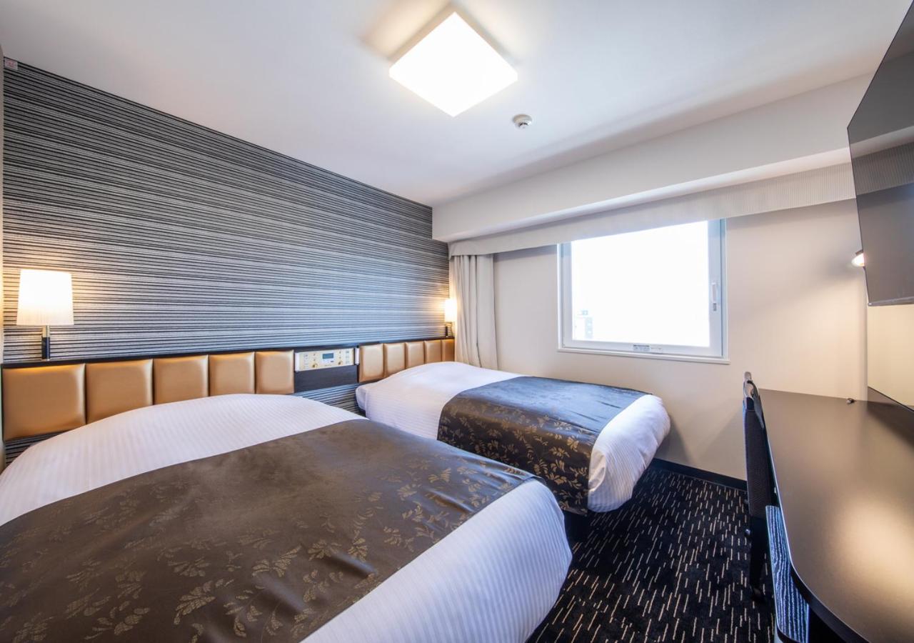 Standard Twin Room with Public Bath Access (Central Tower) - Non-Smoking - Photo 1