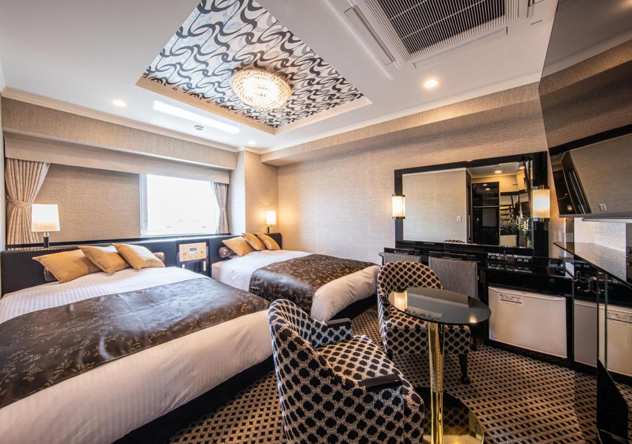 Deluxe Twin Room with Public Bath Access (Central Tower) - Non-Smoking - Photo 1