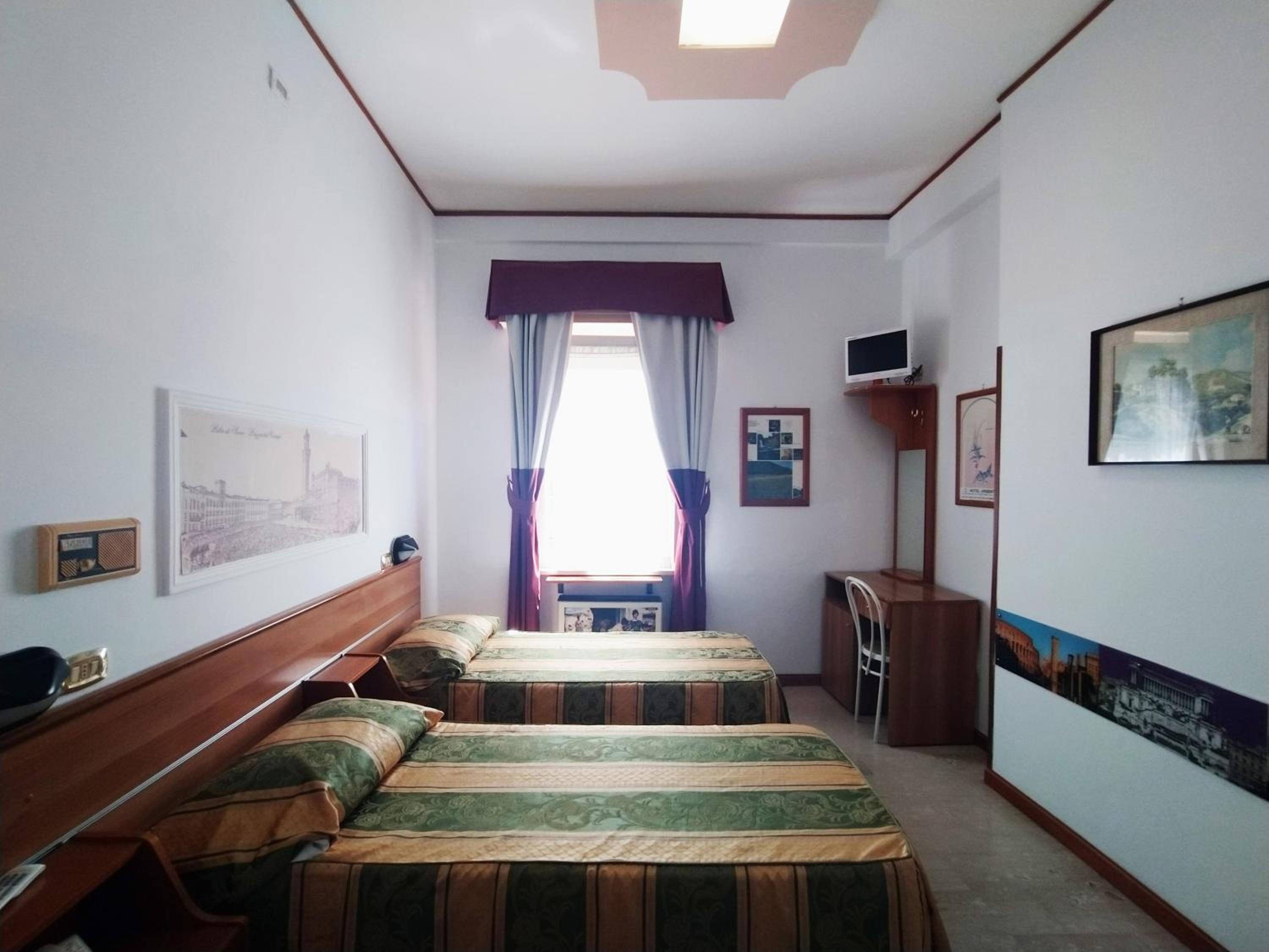 Economy Double Room - Photo 3