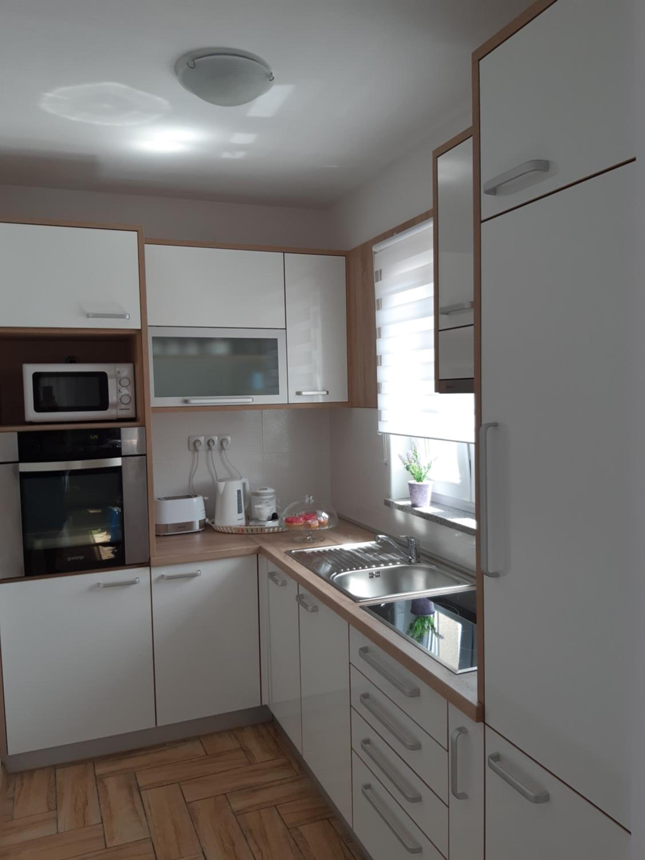 Apartment with Sea View - Photo 5
