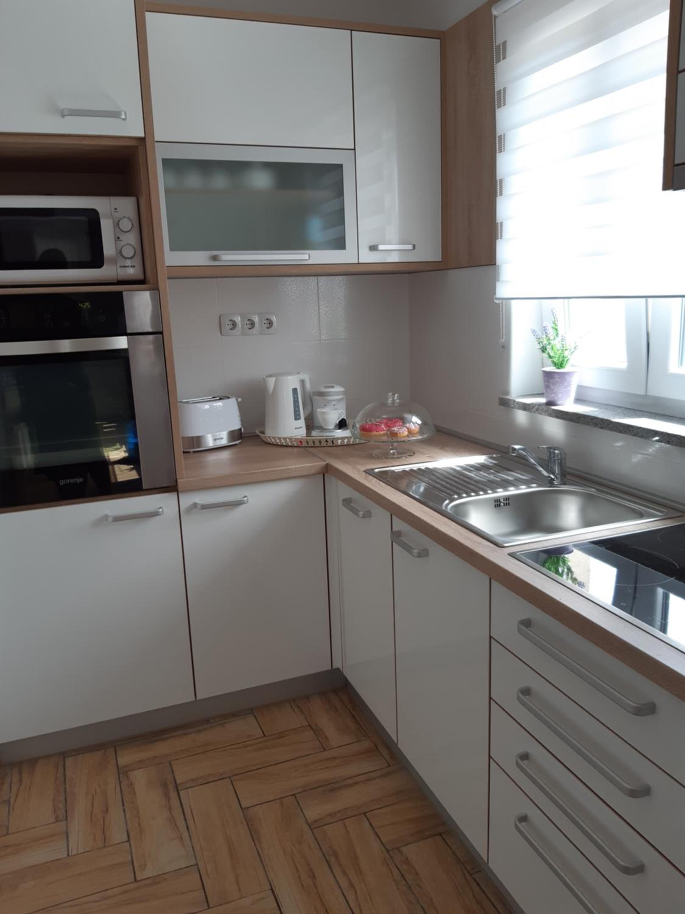 Apartment with Sea View - Photo 3