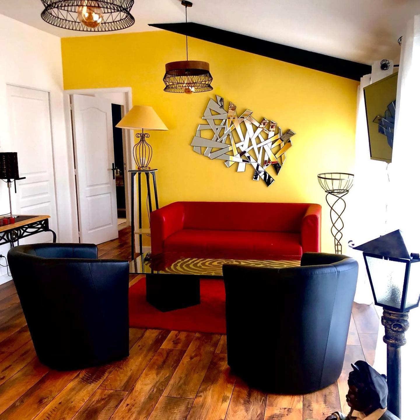 One-Bedroom Apartment - Photo 3