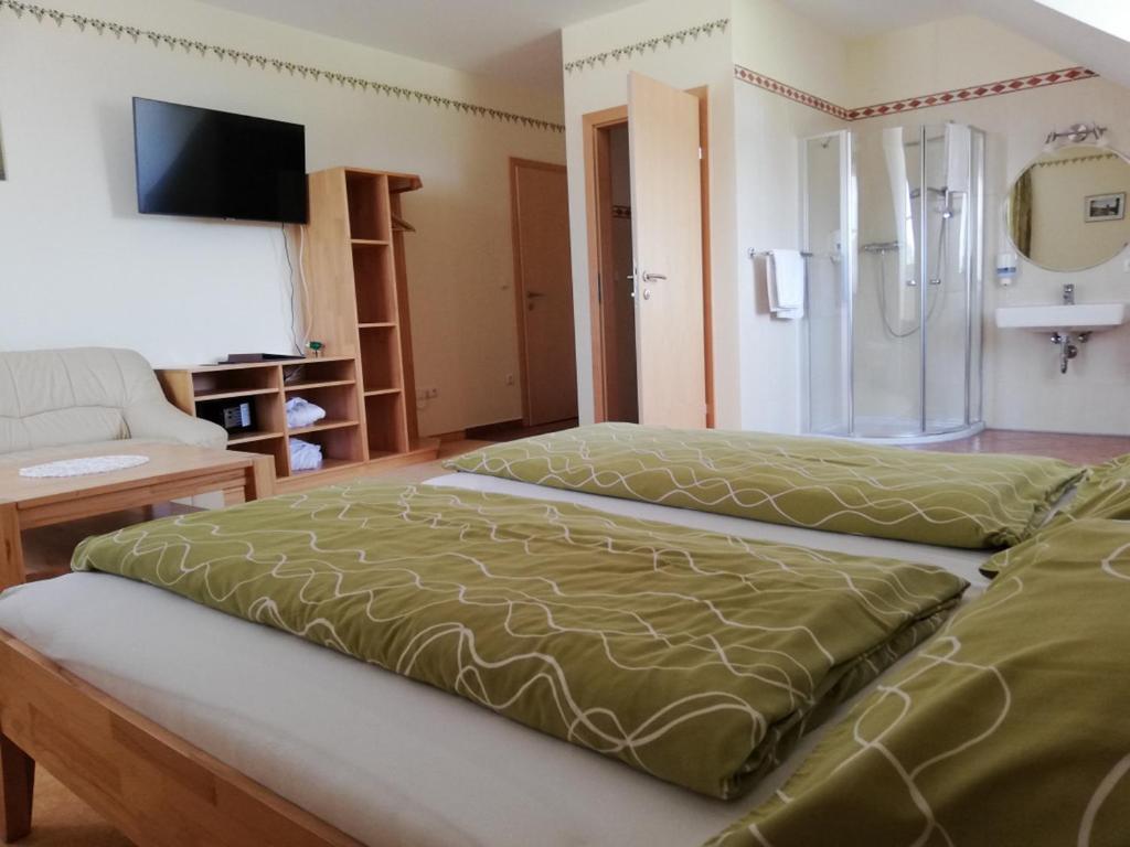 Budget Double Room - Photo 5